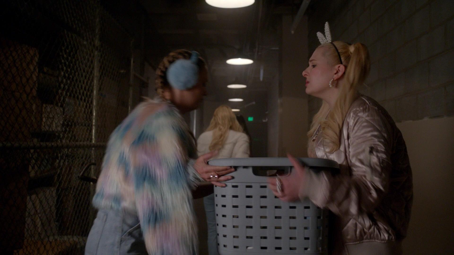 Scream_Queens_2015_S02E01_1080p_003042.jpg