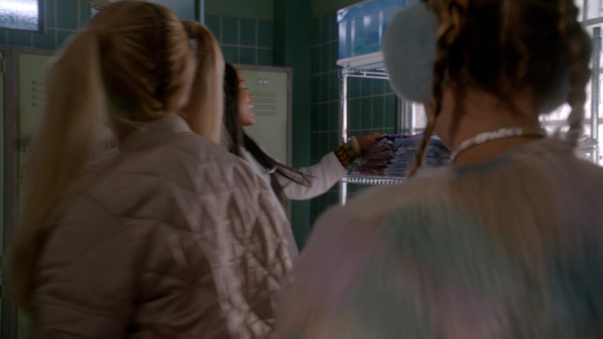 Scream_Queens_2015_S02E01_1080p_003078.jpg