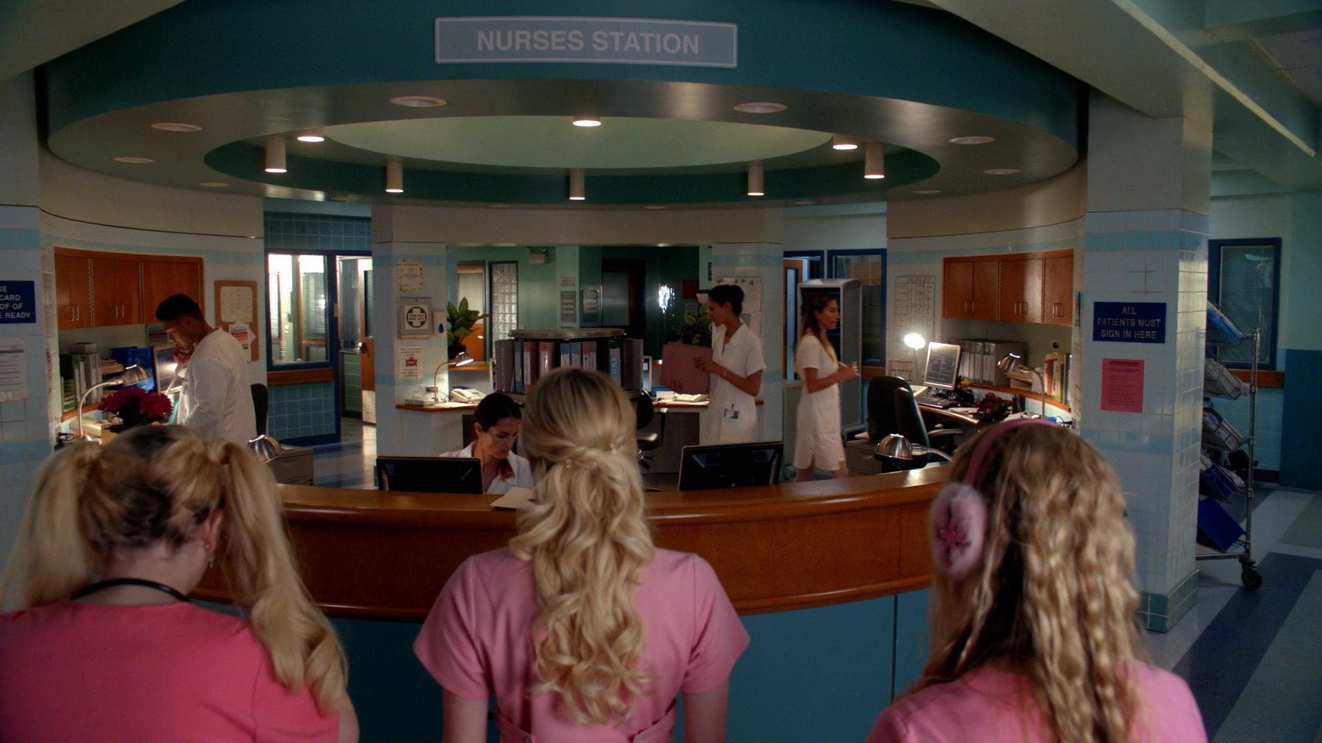 Scream_Queens_2015_S02E01_1080p_003654.jpg