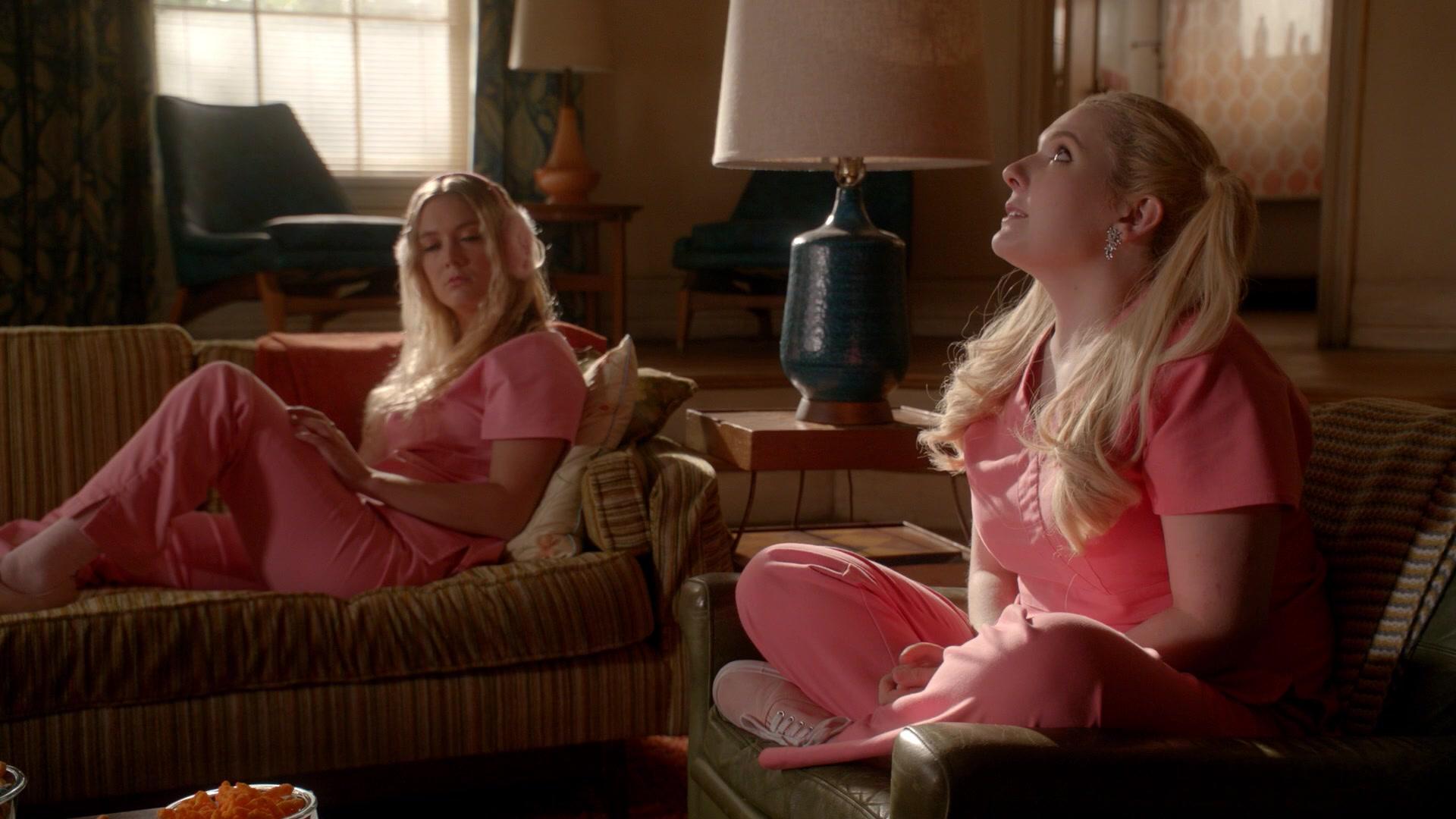Scream_Queens_2015_S02E01_1080p_004131.jpg