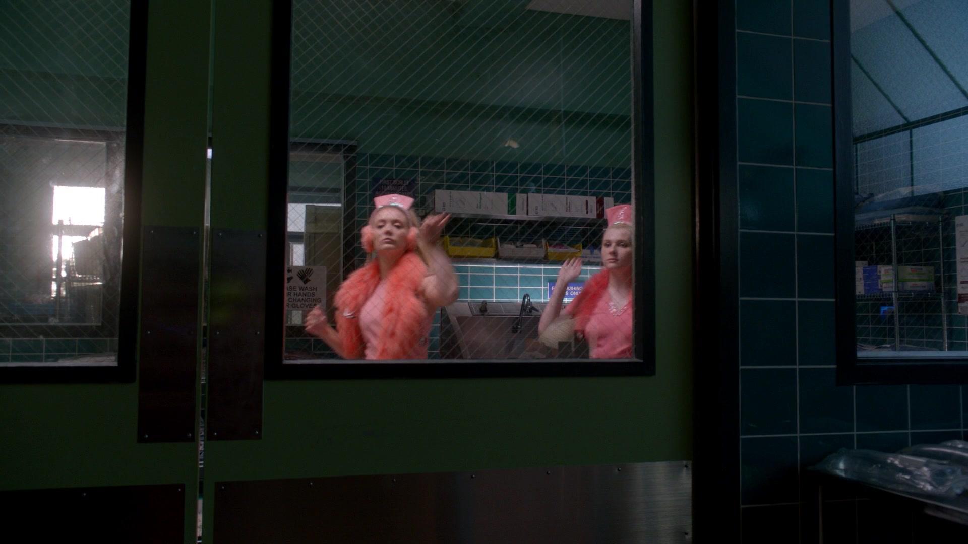 Scream_Queens_2015_S02E01_1080p_004683.jpg