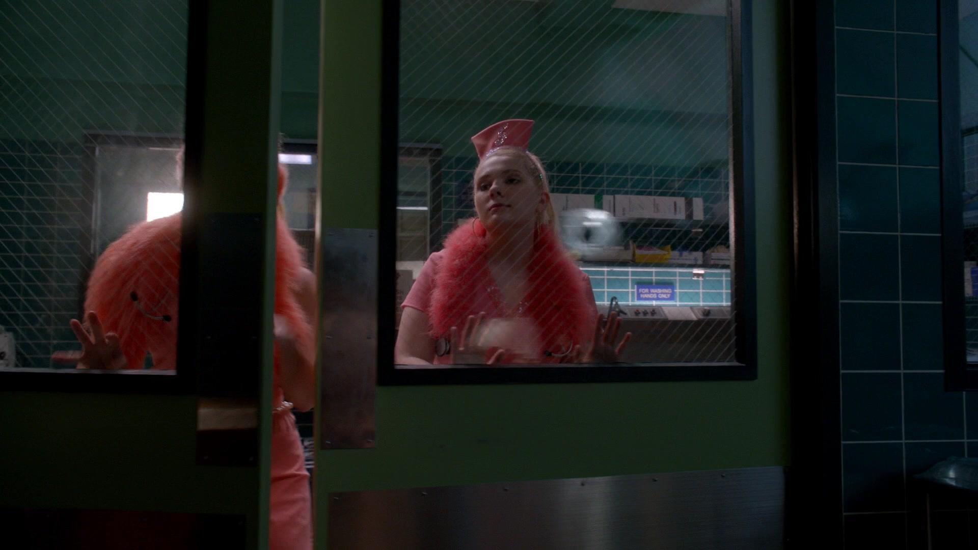 Scream_Queens_2015_S02E01_1080p_004687.jpg