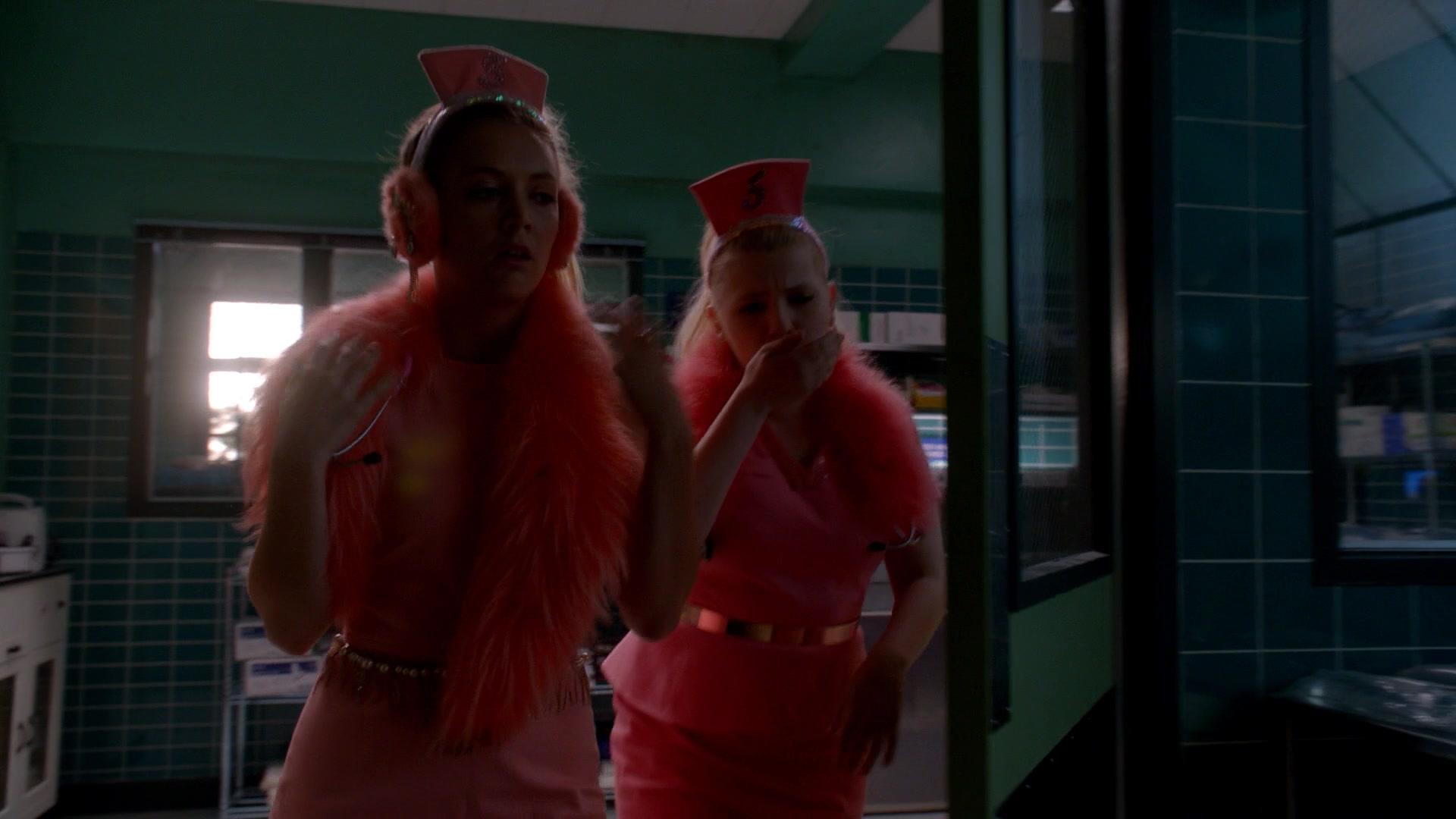 Scream_Queens_2015_S02E01_1080p_004689.jpg