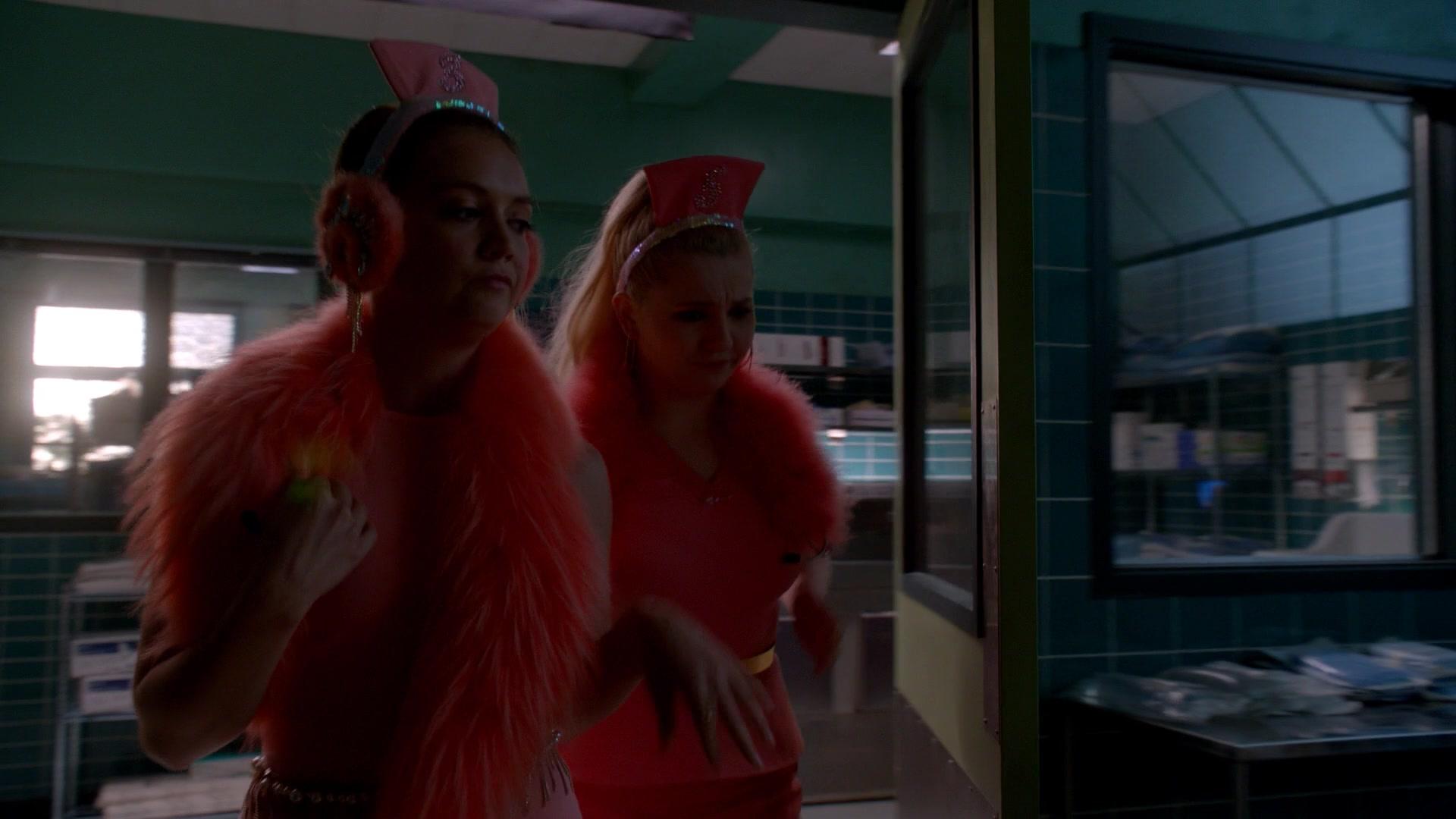 Scream_Queens_2015_S02E01_1080p_004690.jpg