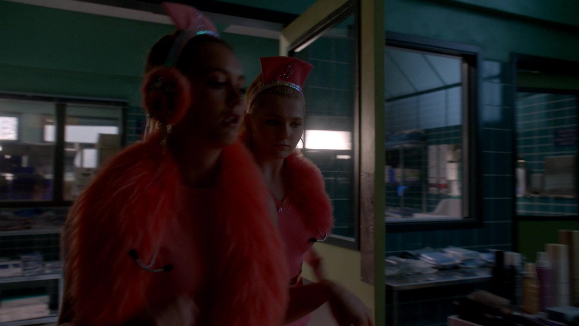 Scream_Queens_2015_S02E01_1080p_004691.jpg
