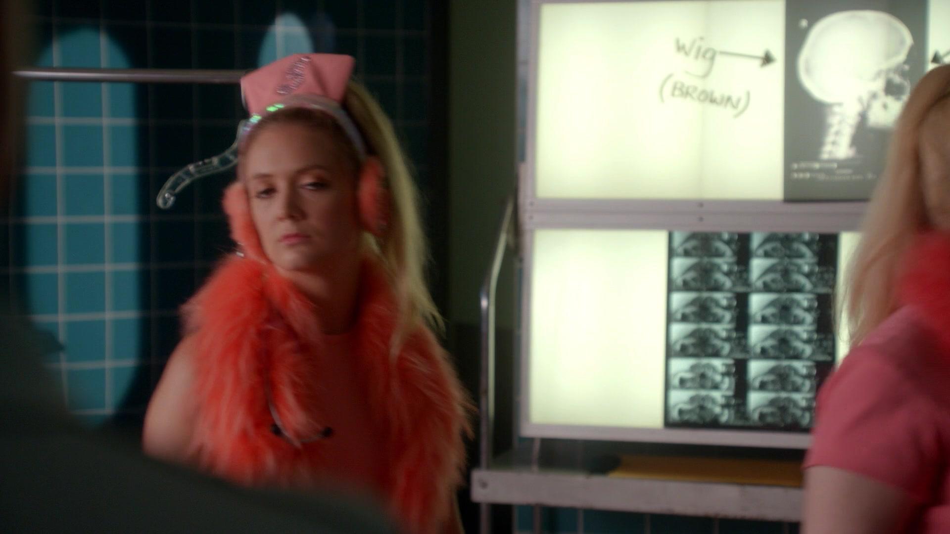 Scream_Queens_2015_S02E01_1080p_004920.jpg