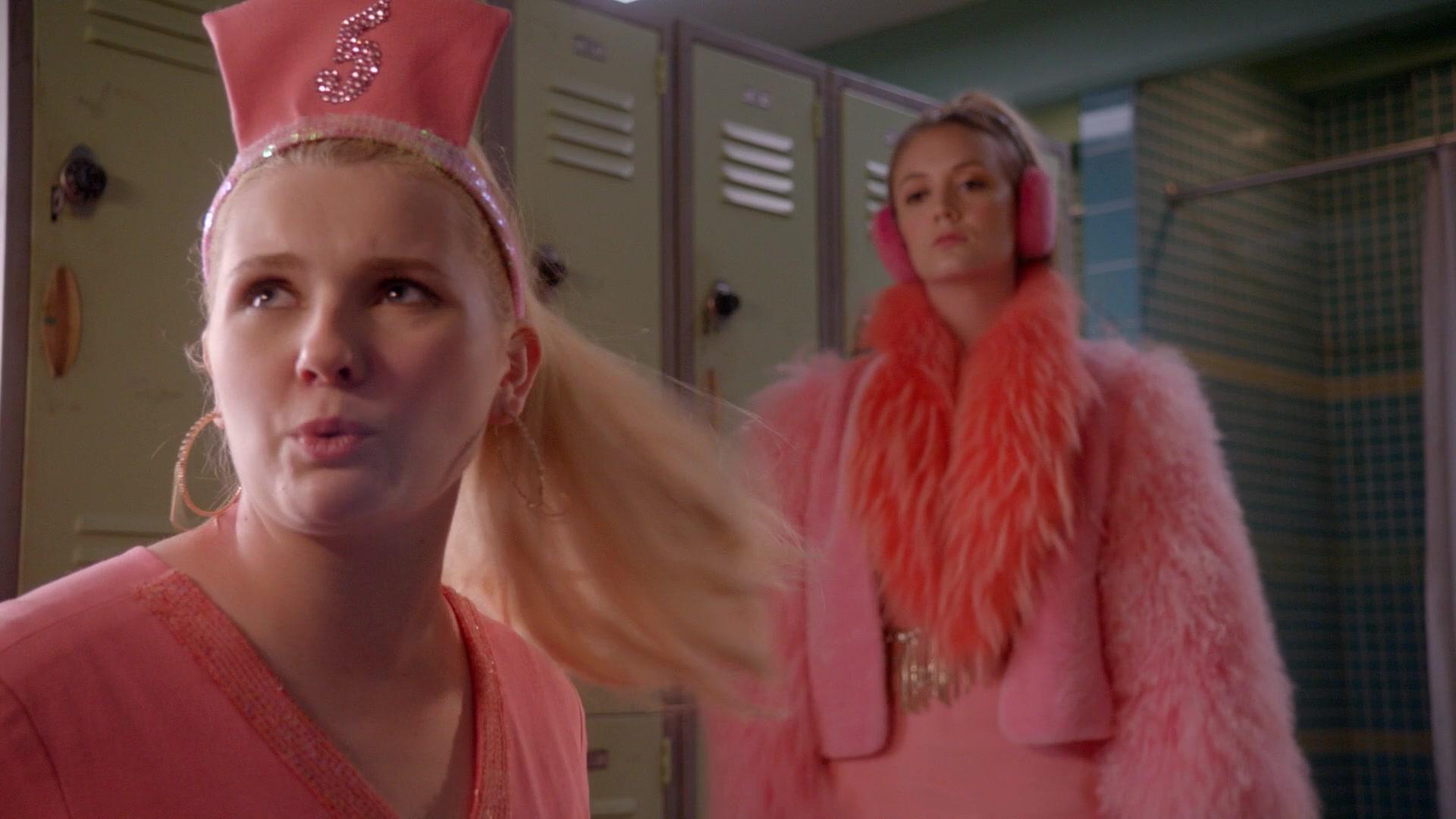 Scream_Queens_2015_S02E01_1080p_005077.jpg