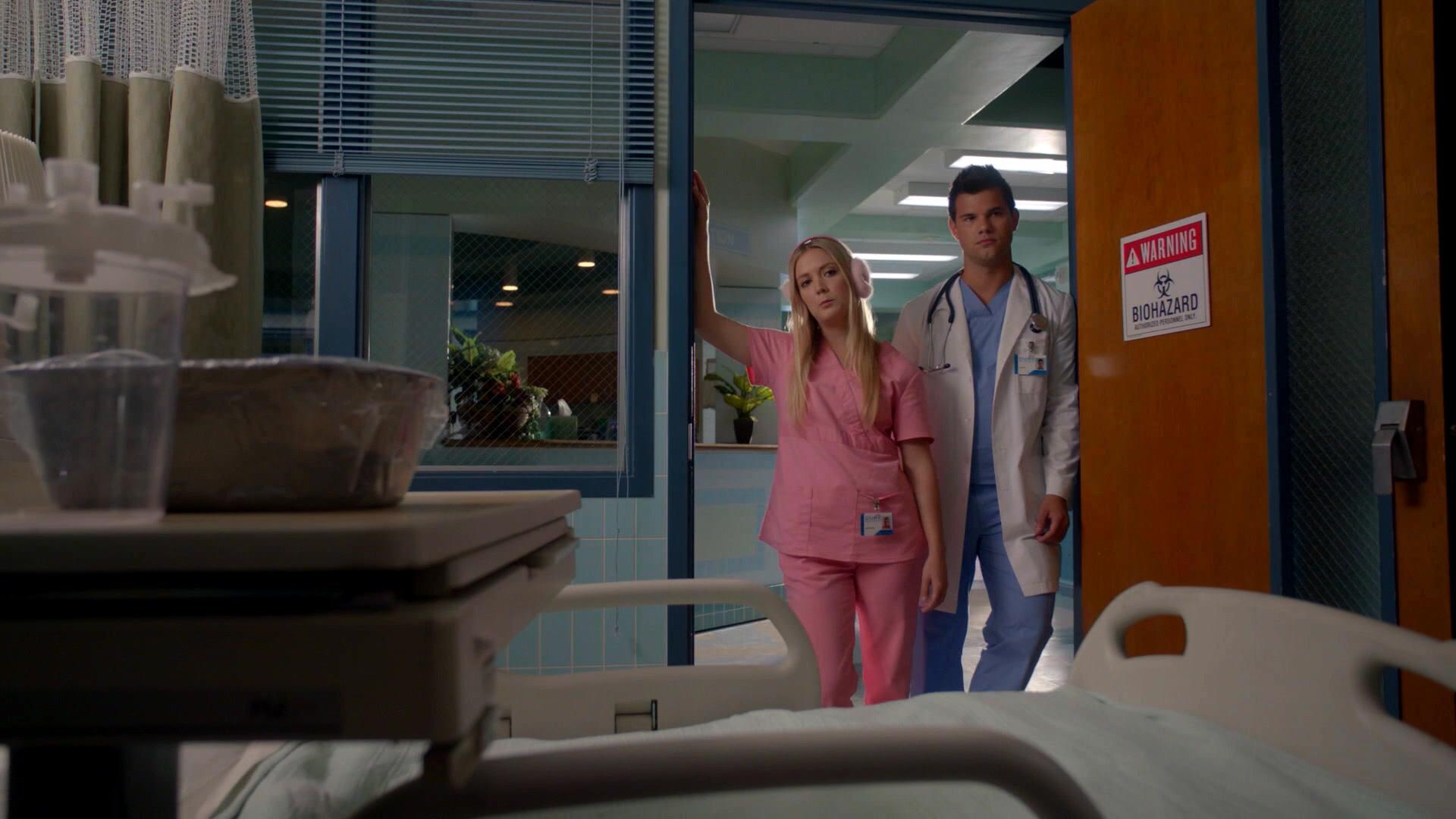 Scream_Queens_2015_S02E01_1080p_005120.jpg