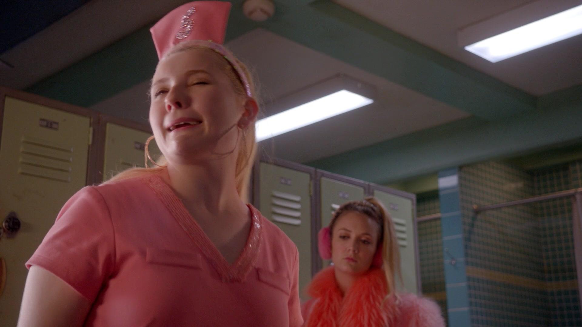 Scream_Queens_2015_S02E01_1080p_005170.jpg