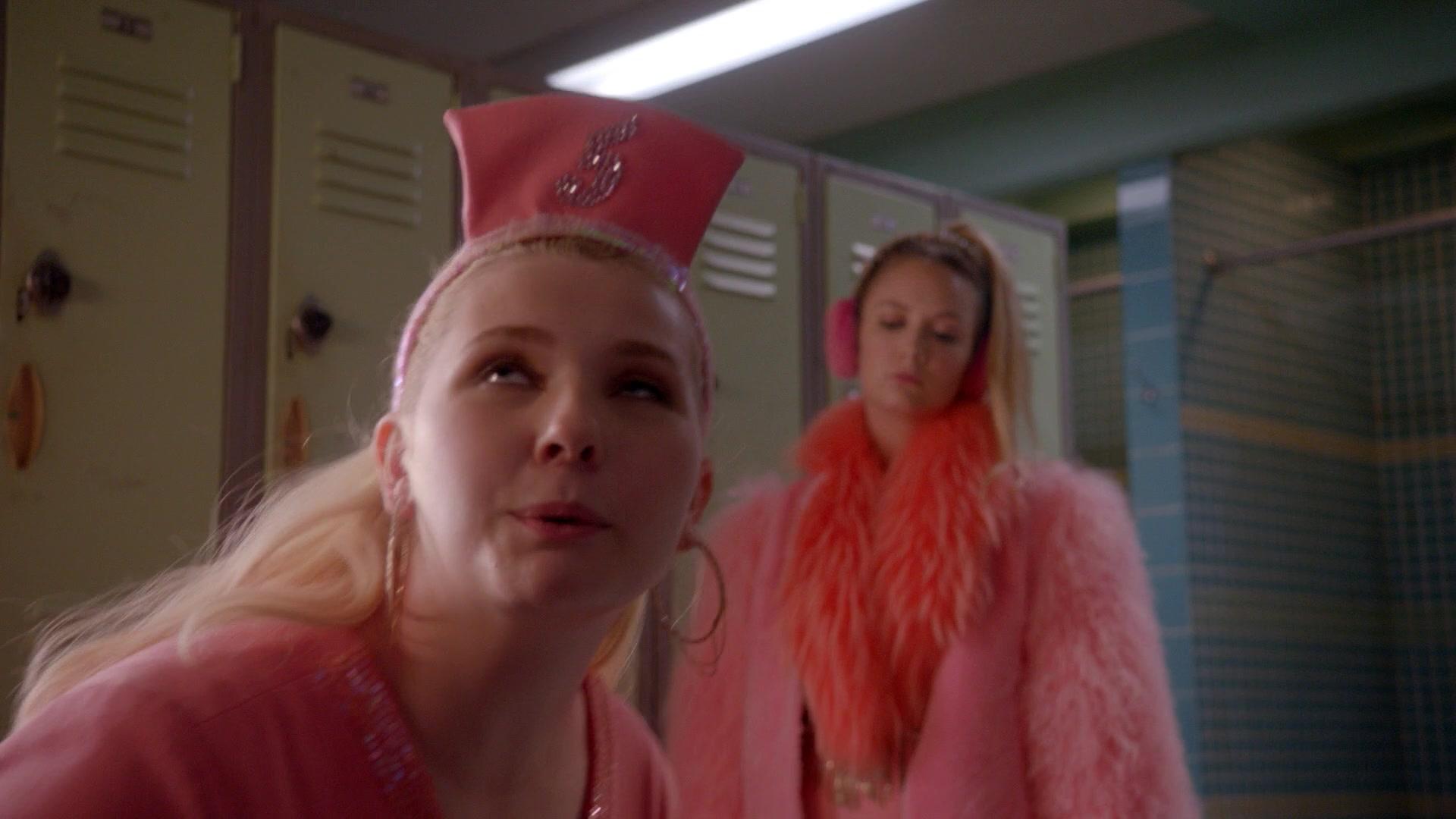 Scream_Queens_2015_S02E01_1080p_005173.jpg