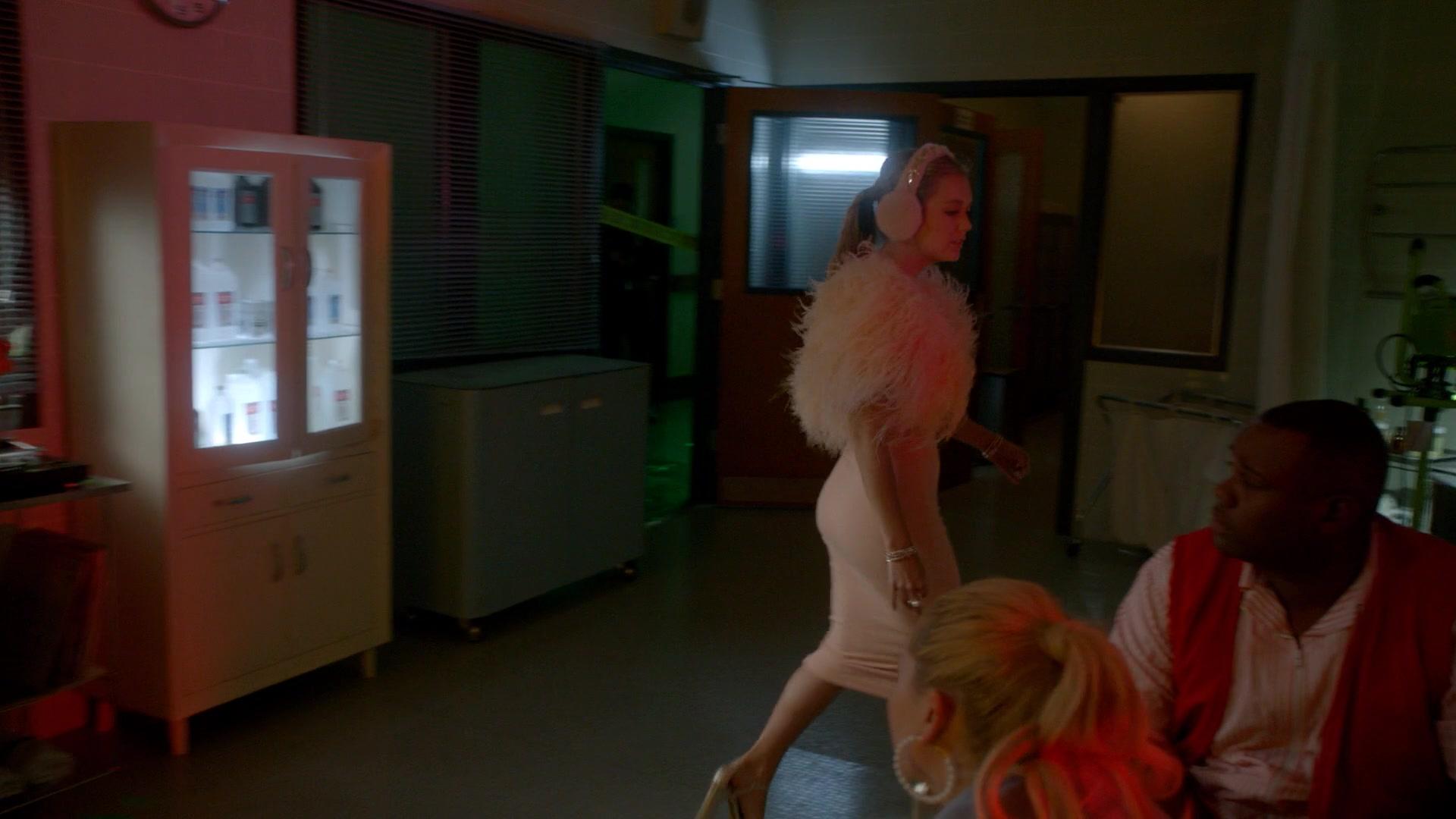 Scream_Queens_2015_S02E02_1080p_000248.jpg