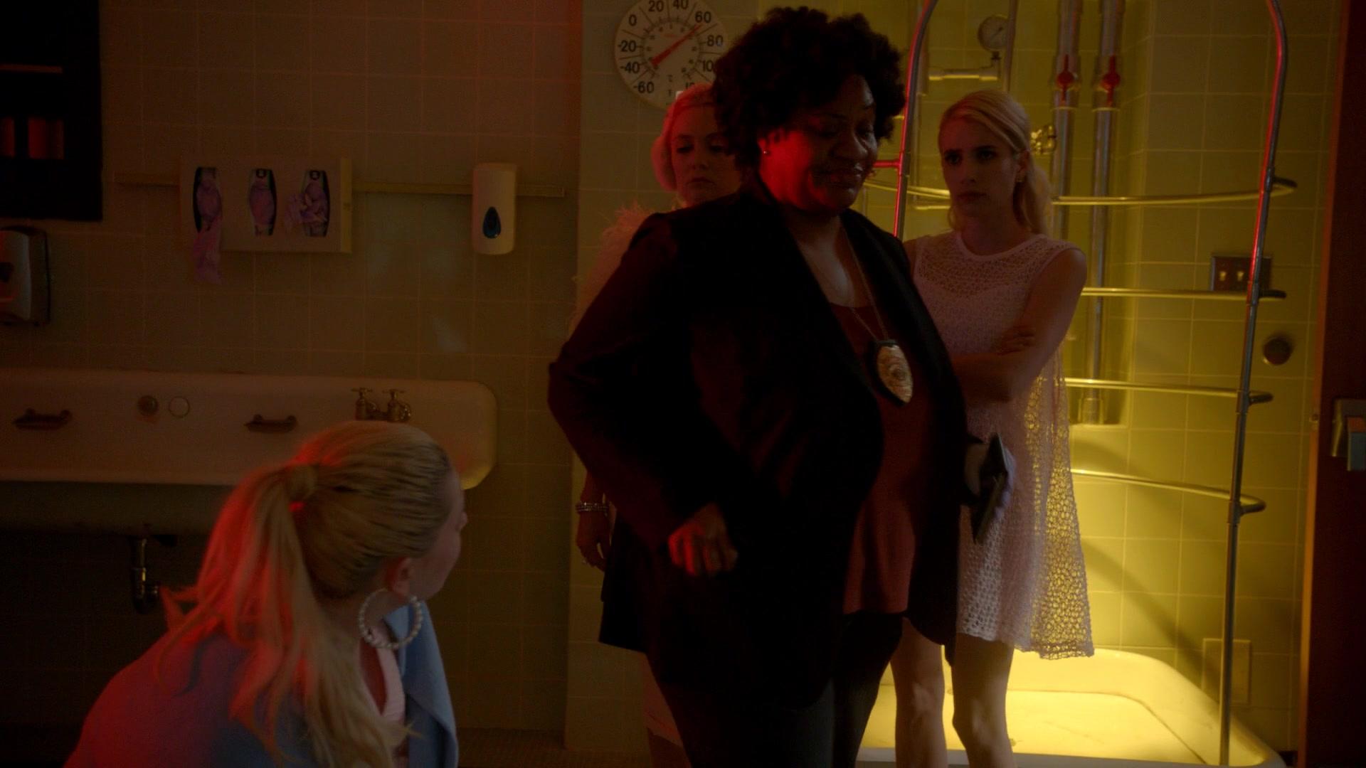 Scream_Queens_2015_S02E02_1080p_000307.jpg