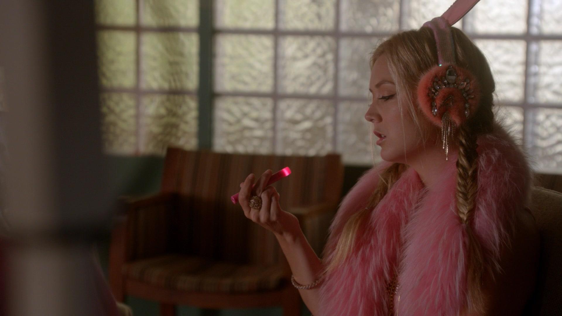 Scream_Queens_2015_S02E02_1080p_000419.jpg