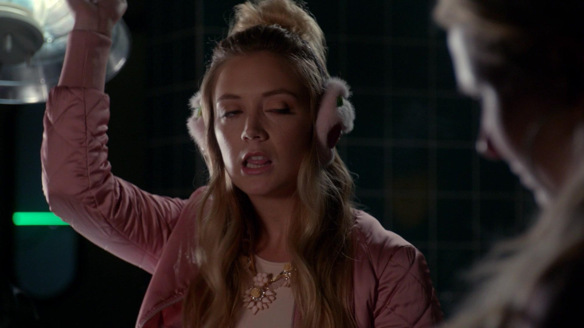 Scream_Queens_2015_S02E03_1080p_000205.jpg