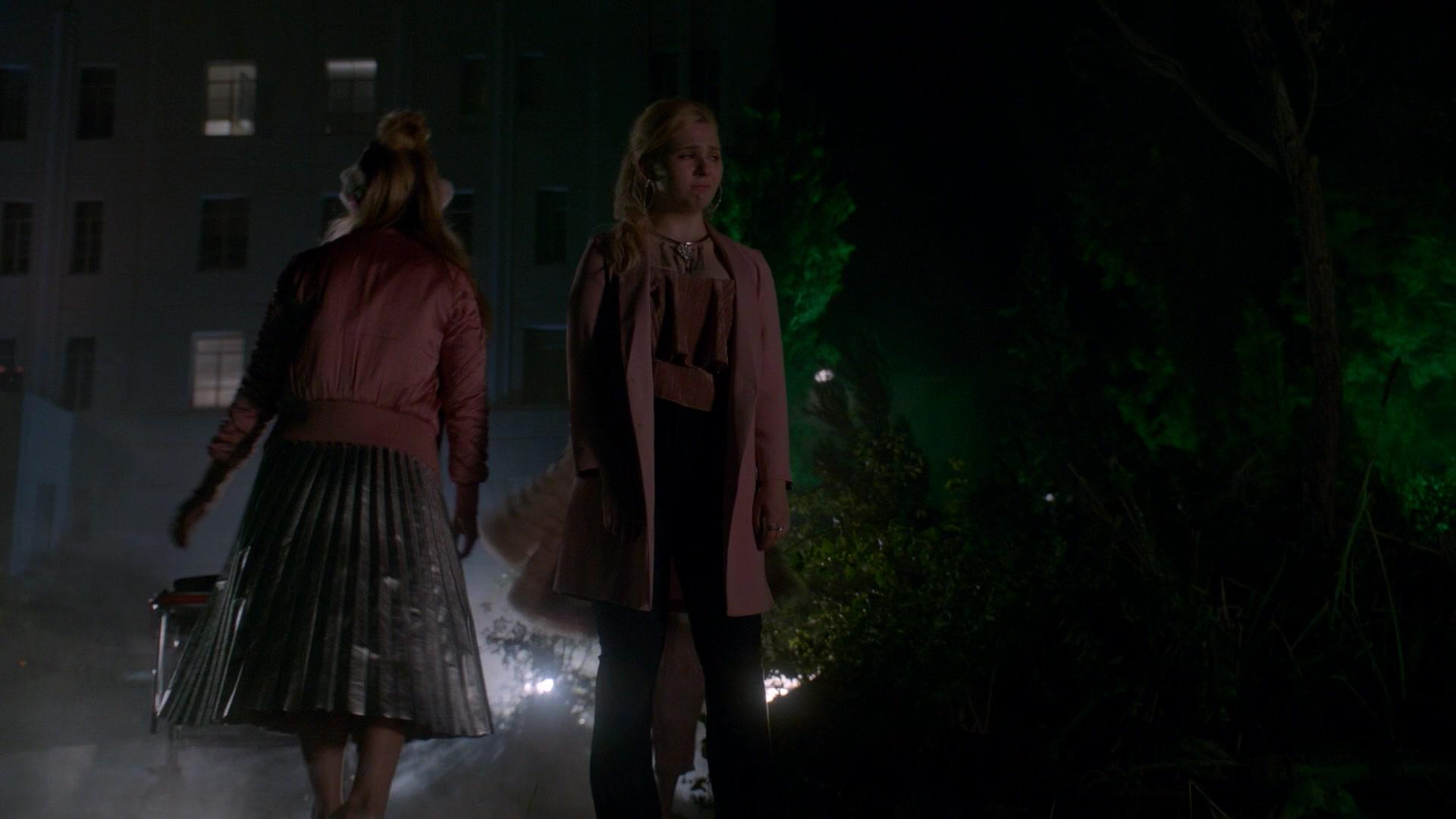 Scream_Queens_2015_S02E03_1080p_000477.jpg