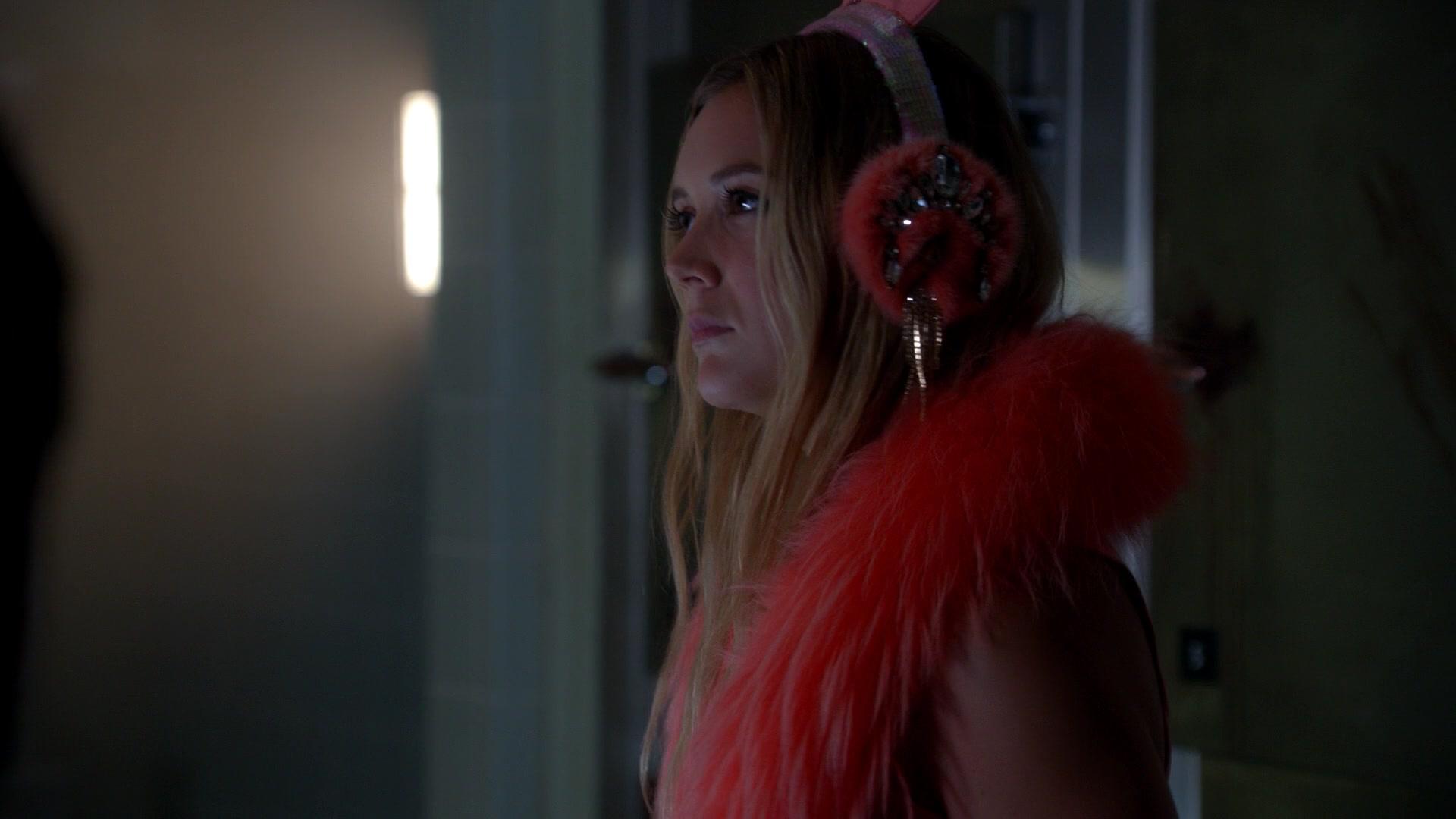 Scream_Queens_2015_S02E03_1080p_002039.jpg