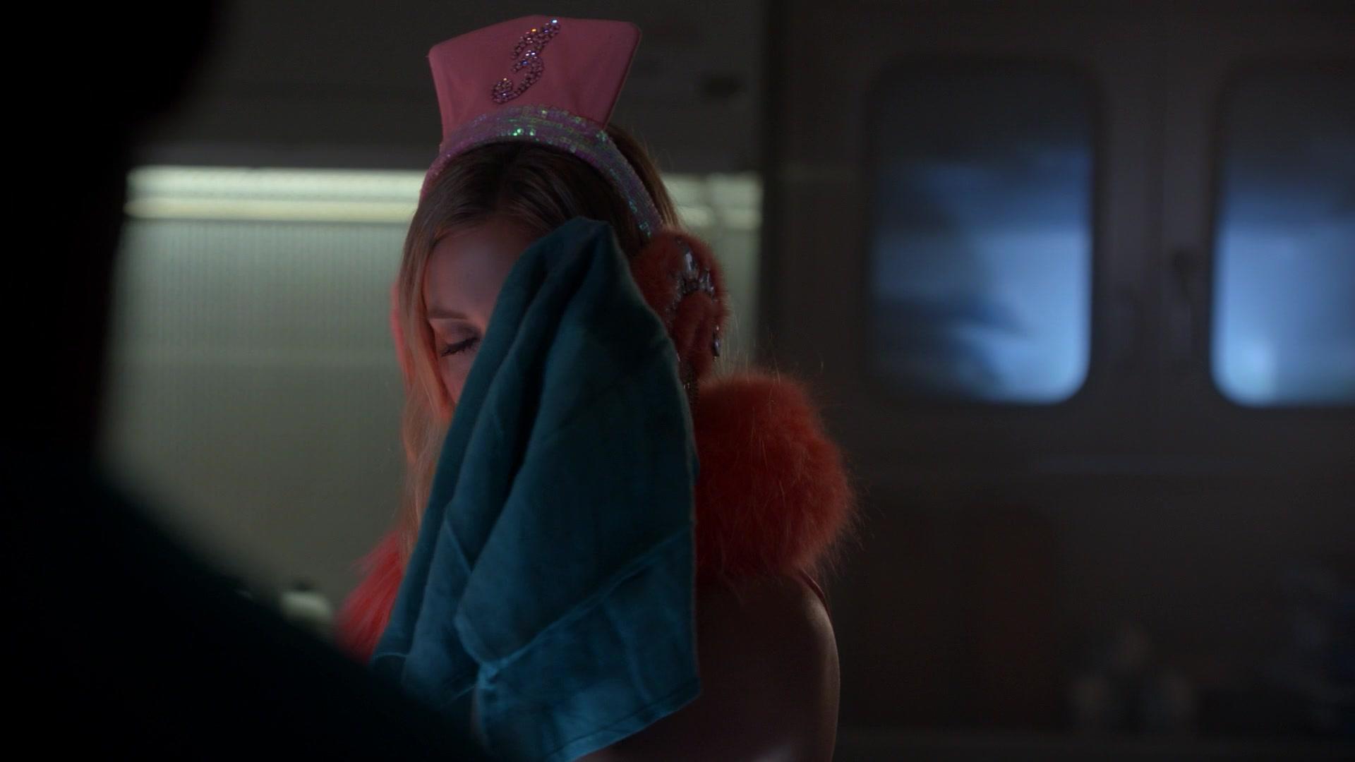 Scream_Queens_2015_S02E03_1080p_002101.jpg