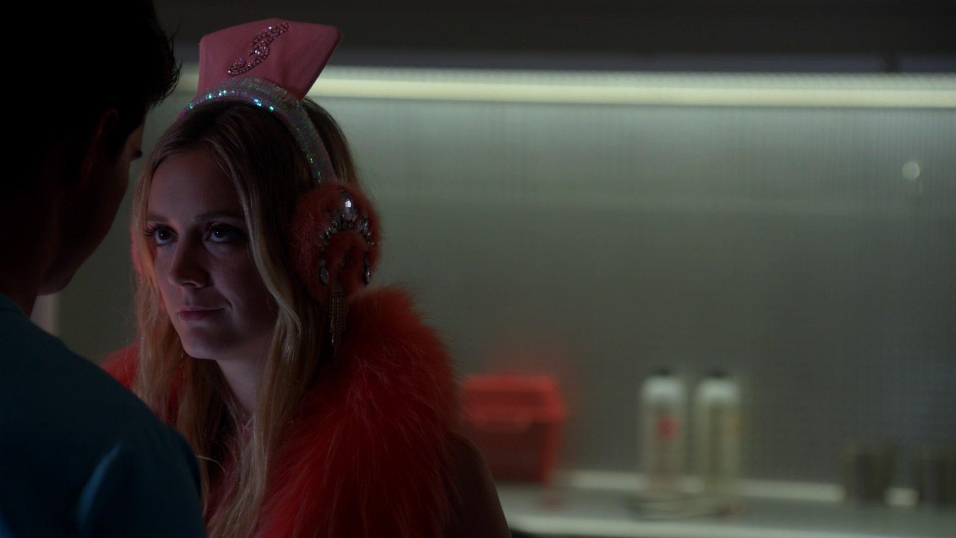 Scream_Queens_2015_S02E03_1080p_002217.jpg