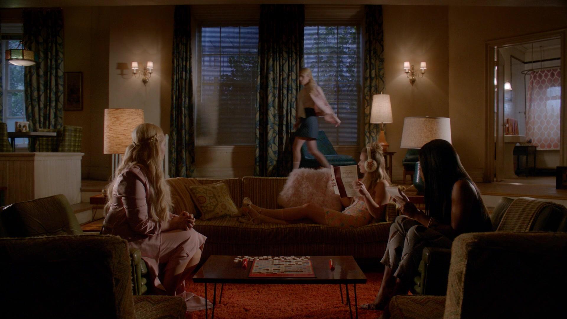 Scream_Queens_2015_S02E03_1080p_002280.jpg