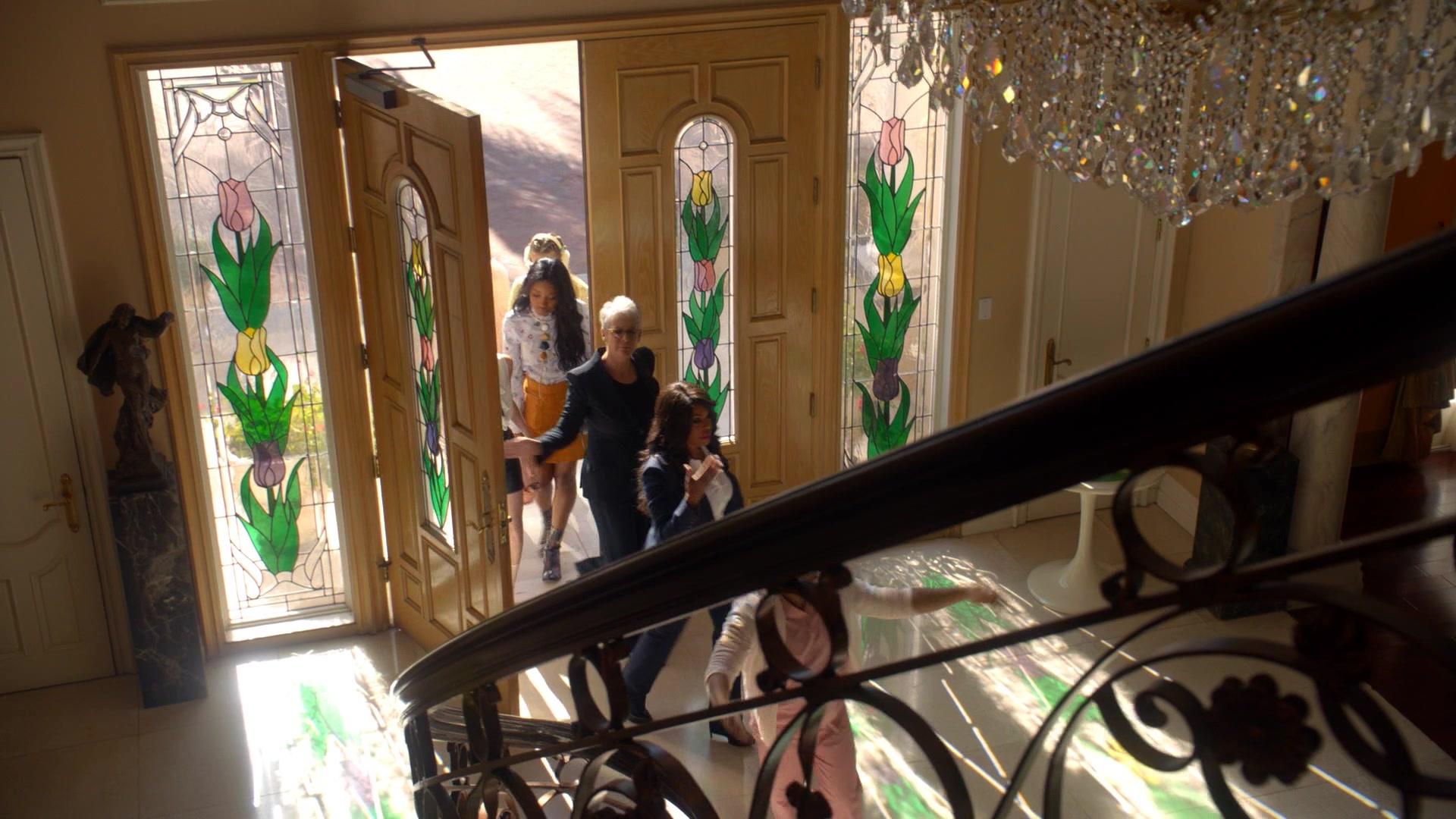 Scream_Queens_2015_S02E03_1080p_002706.jpg
