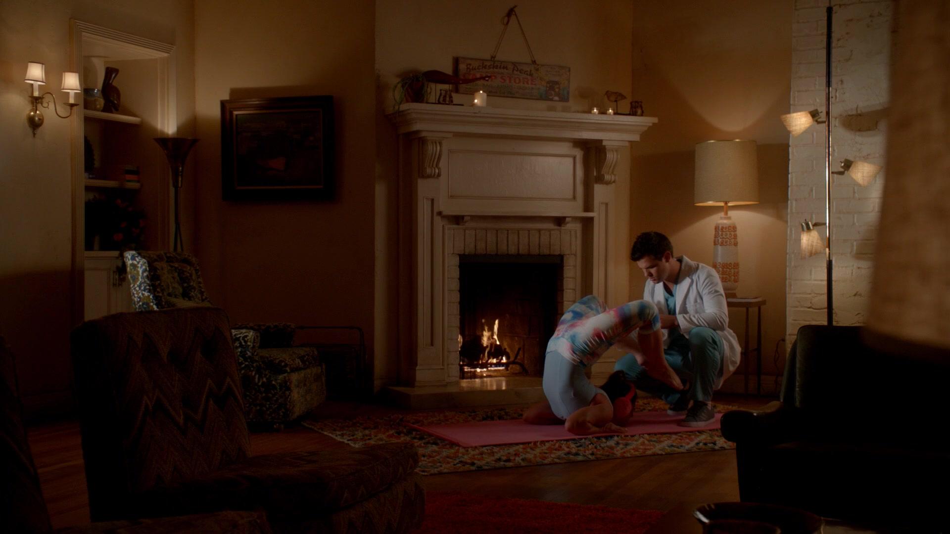 Scream_Queens_2015_S02E03_1080p_003874.jpg