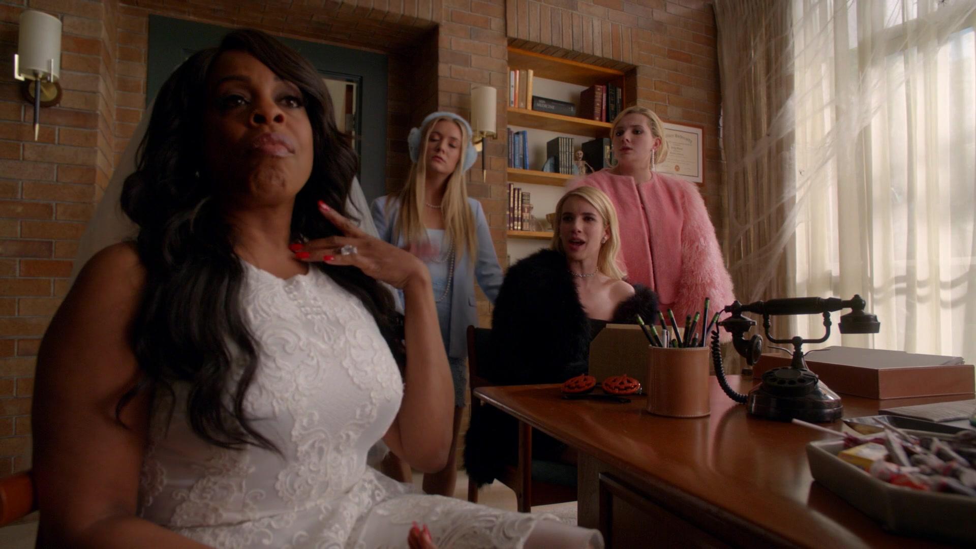 Scream_Queens_2015_S02E04_1080p_001190.jpg