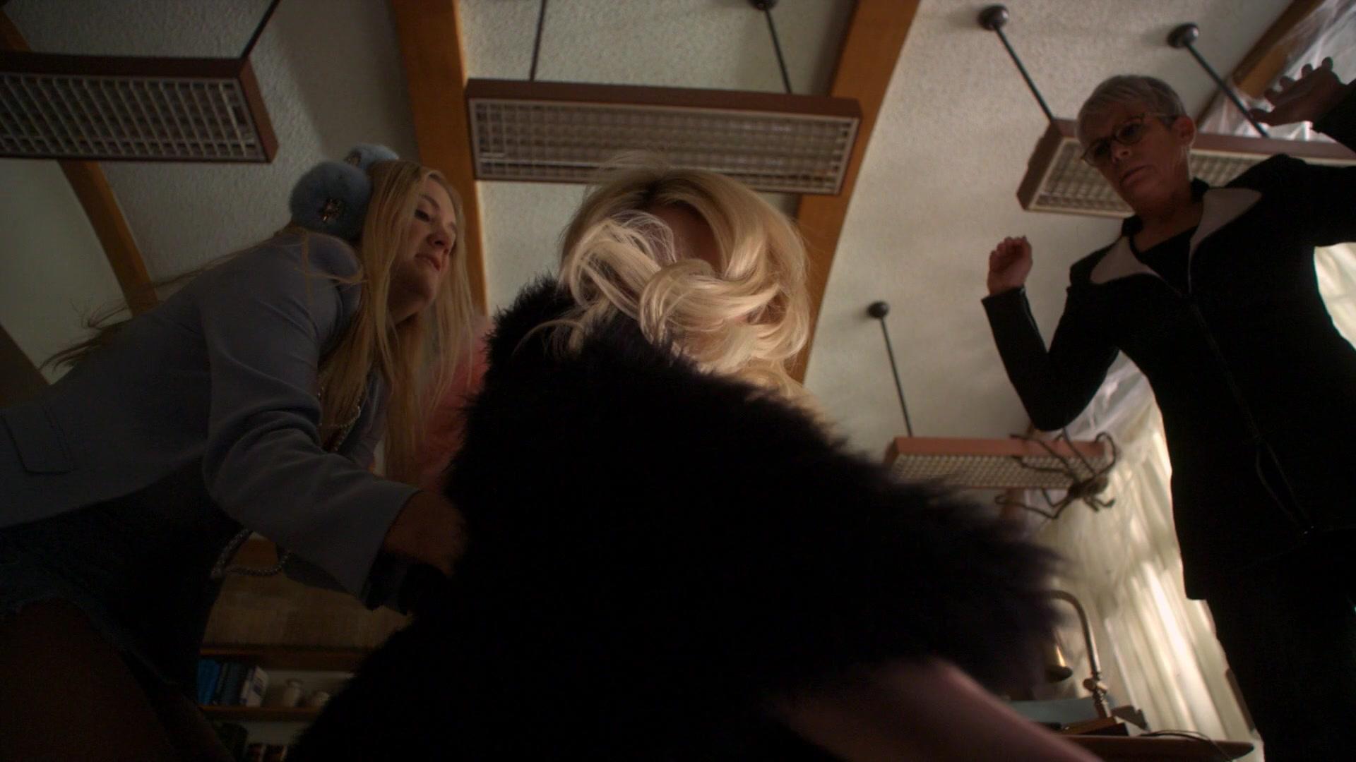 Scream_Queens_2015_S02E04_1080p_001521.jpg