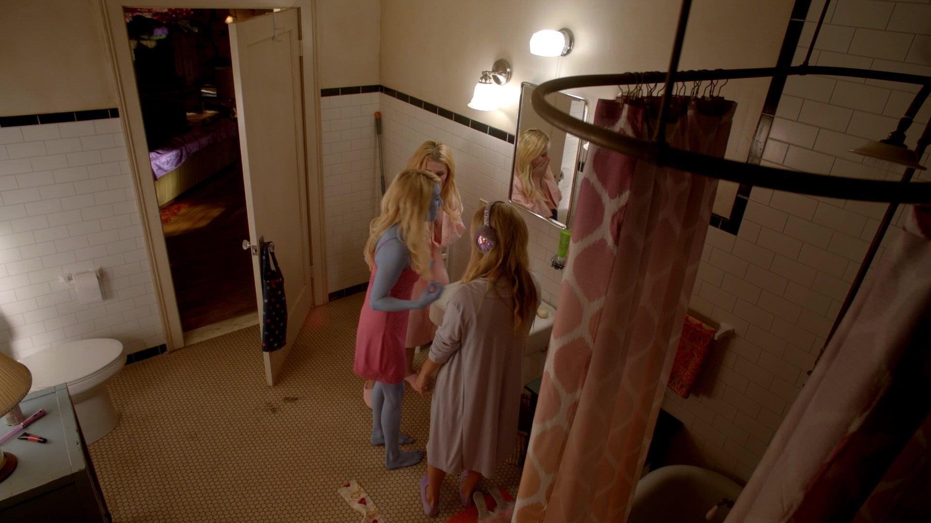 Scream_Queens_2015_S02E04_1080p_002265.jpg