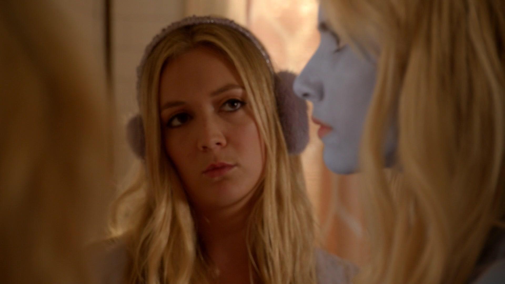 Scream_Queens_2015_S02E04_1080p_002380.jpg