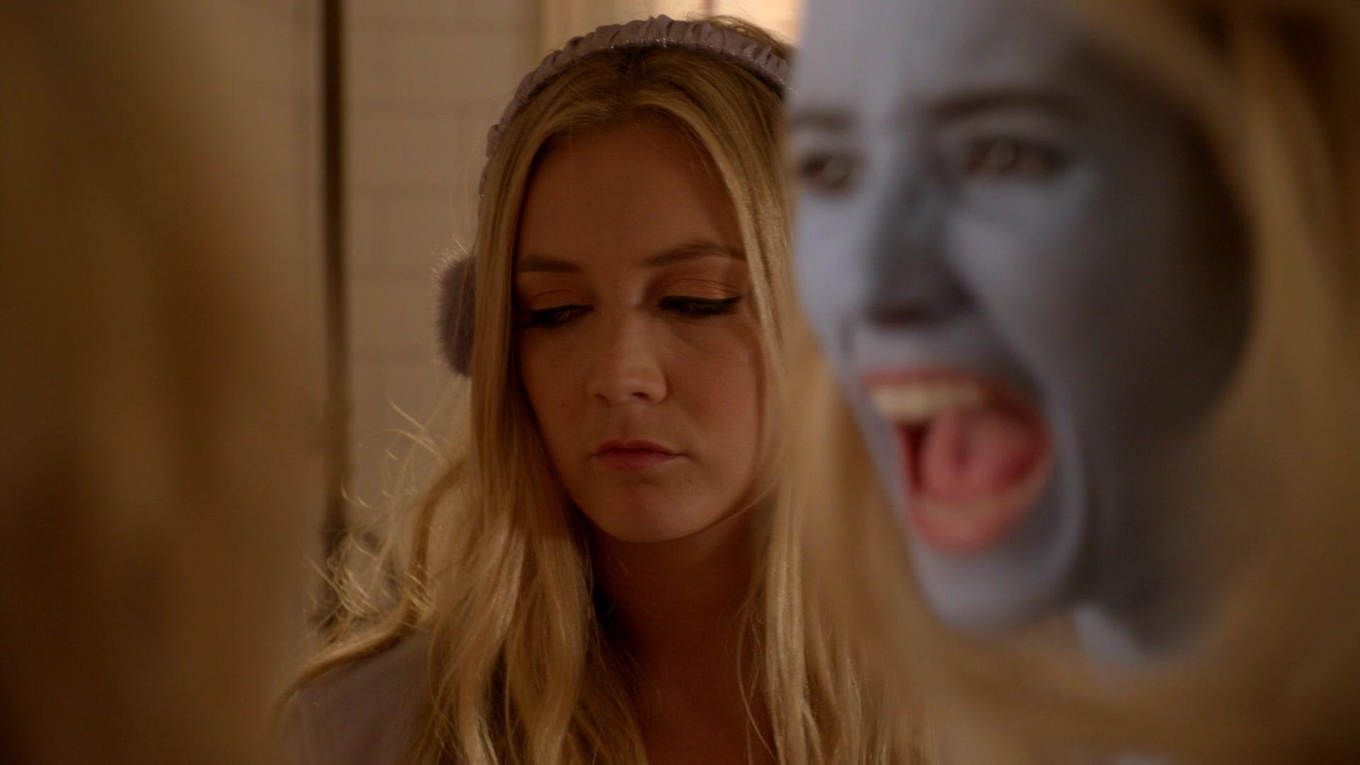 Scream_Queens_2015_S02E04_1080p_002387.jpg