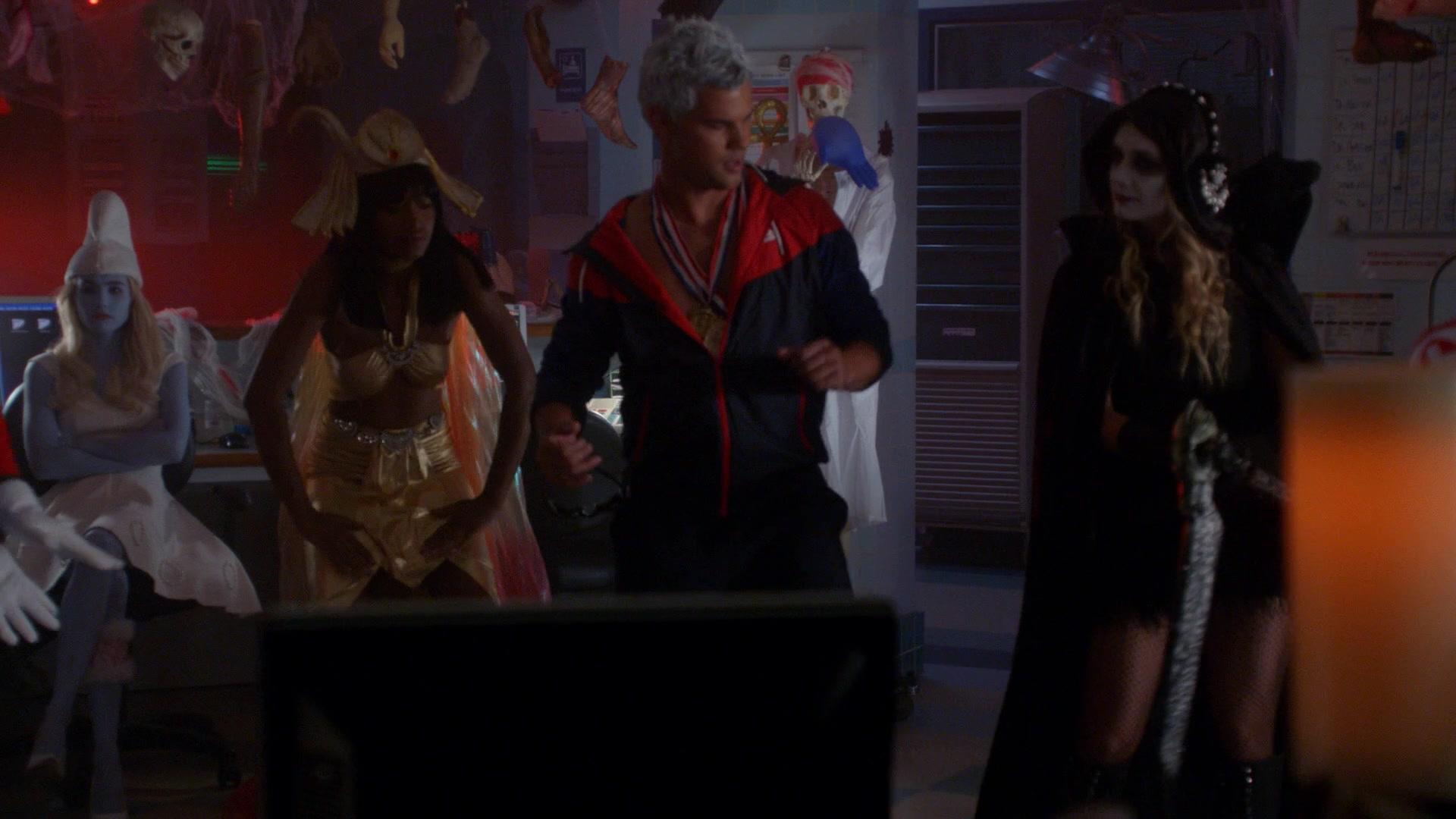 Scream_Queens_2015_S02E04_1080p_004190.jpg