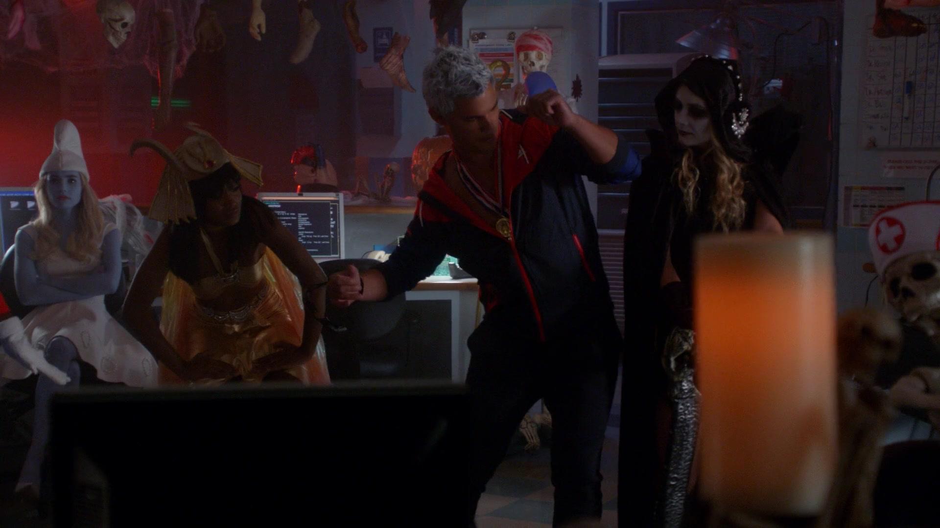Scream_Queens_2015_S02E04_1080p_004192.jpg