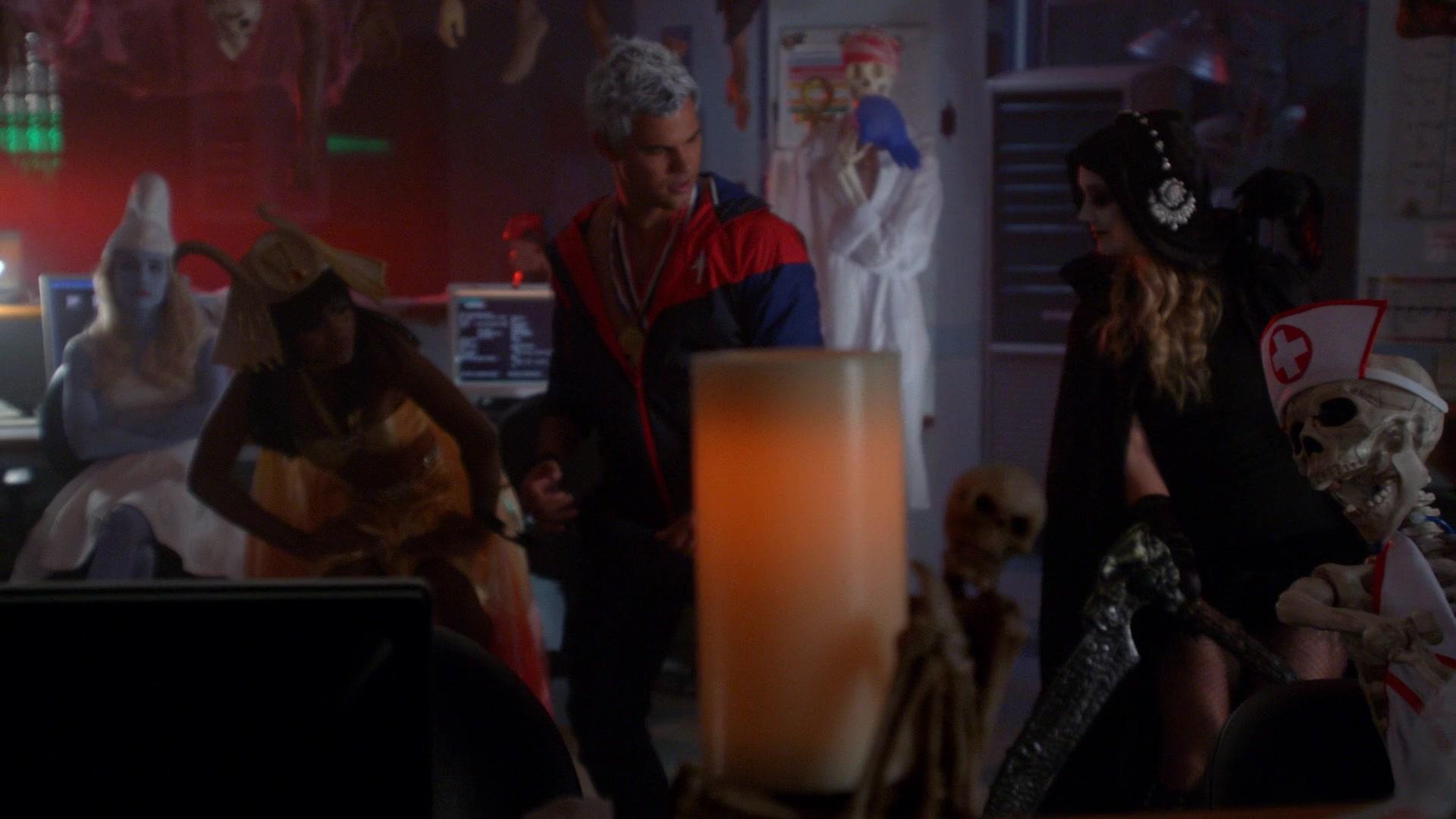 Scream_Queens_2015_S02E04_1080p_004196.jpg