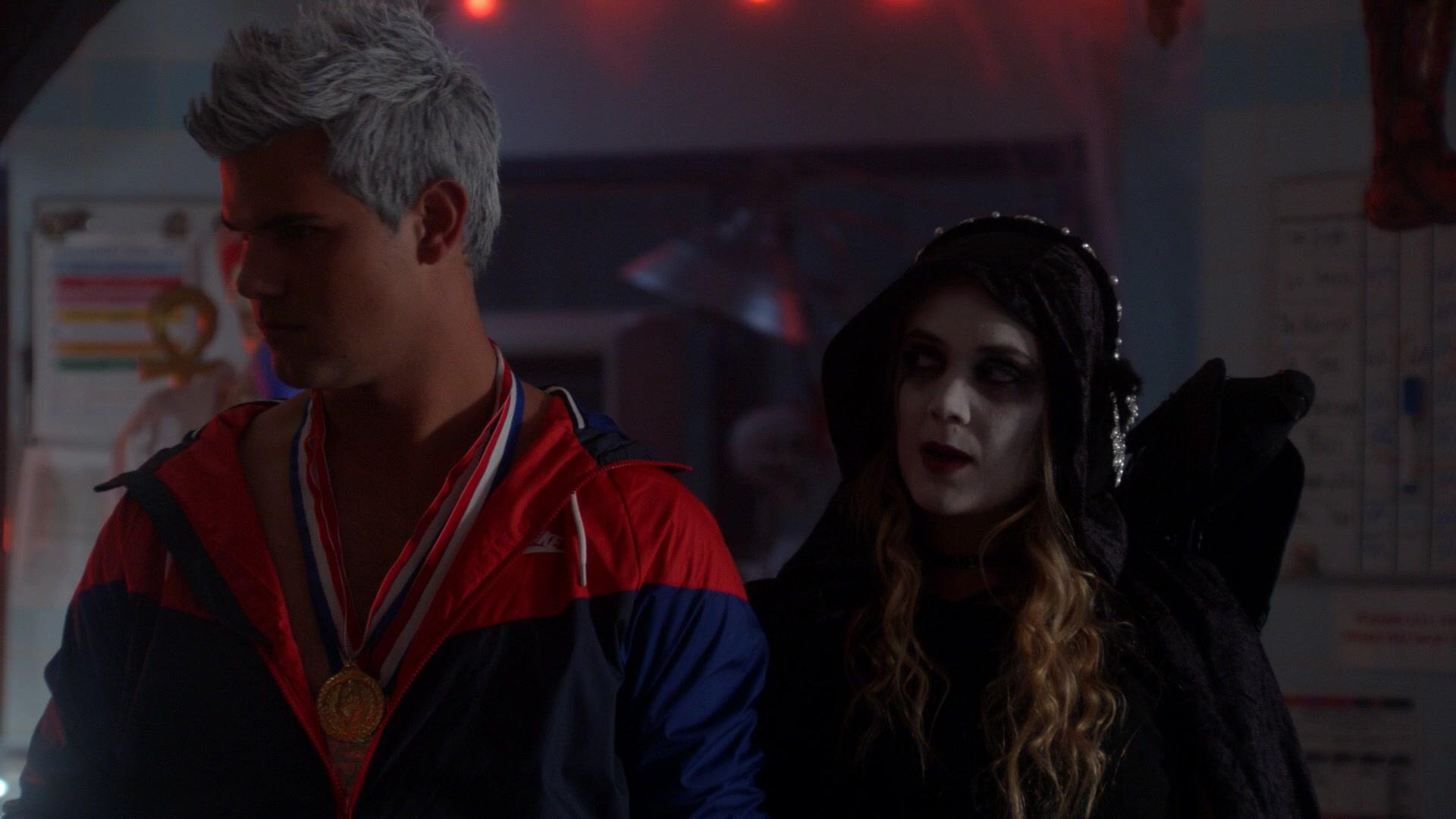 Scream_Queens_2015_S02E04_1080p_004300.jpg