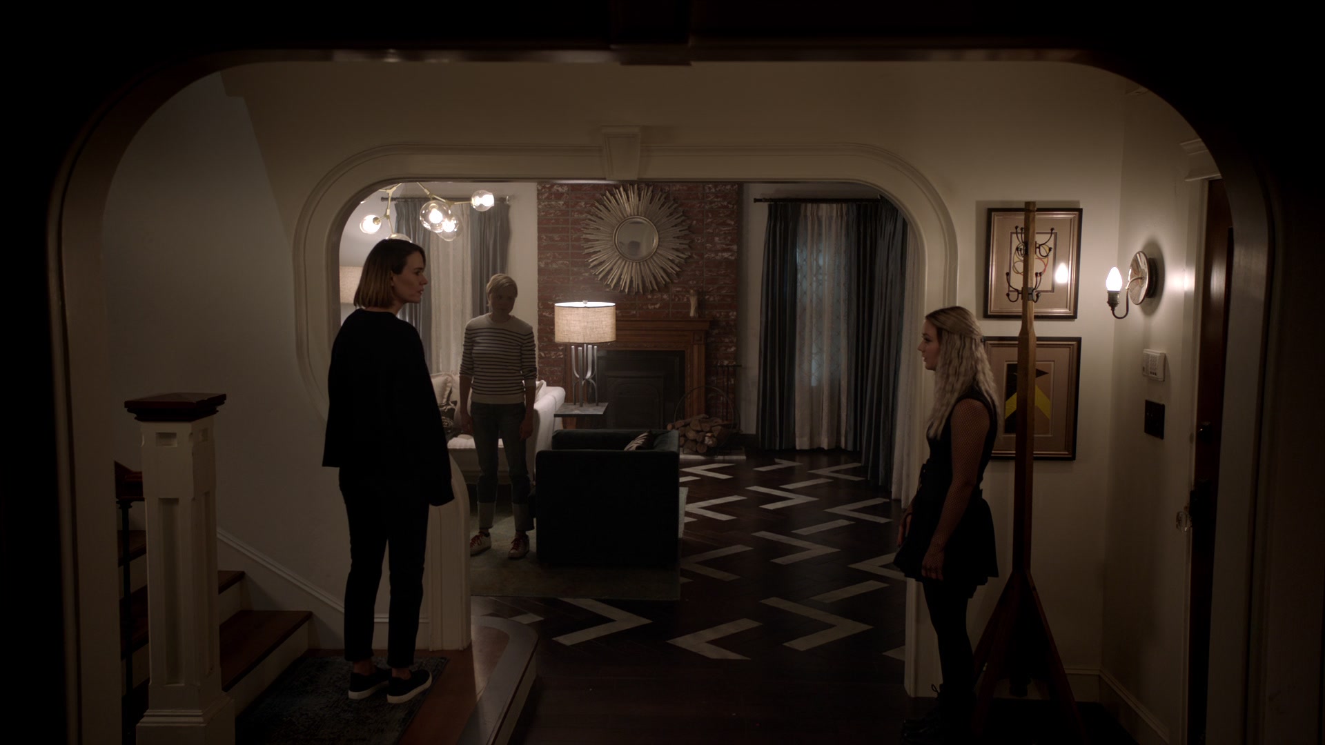 American_Horror_Story_S07_E09_Drink_Kool_Aid_1080p_BluRay_002059.jpg