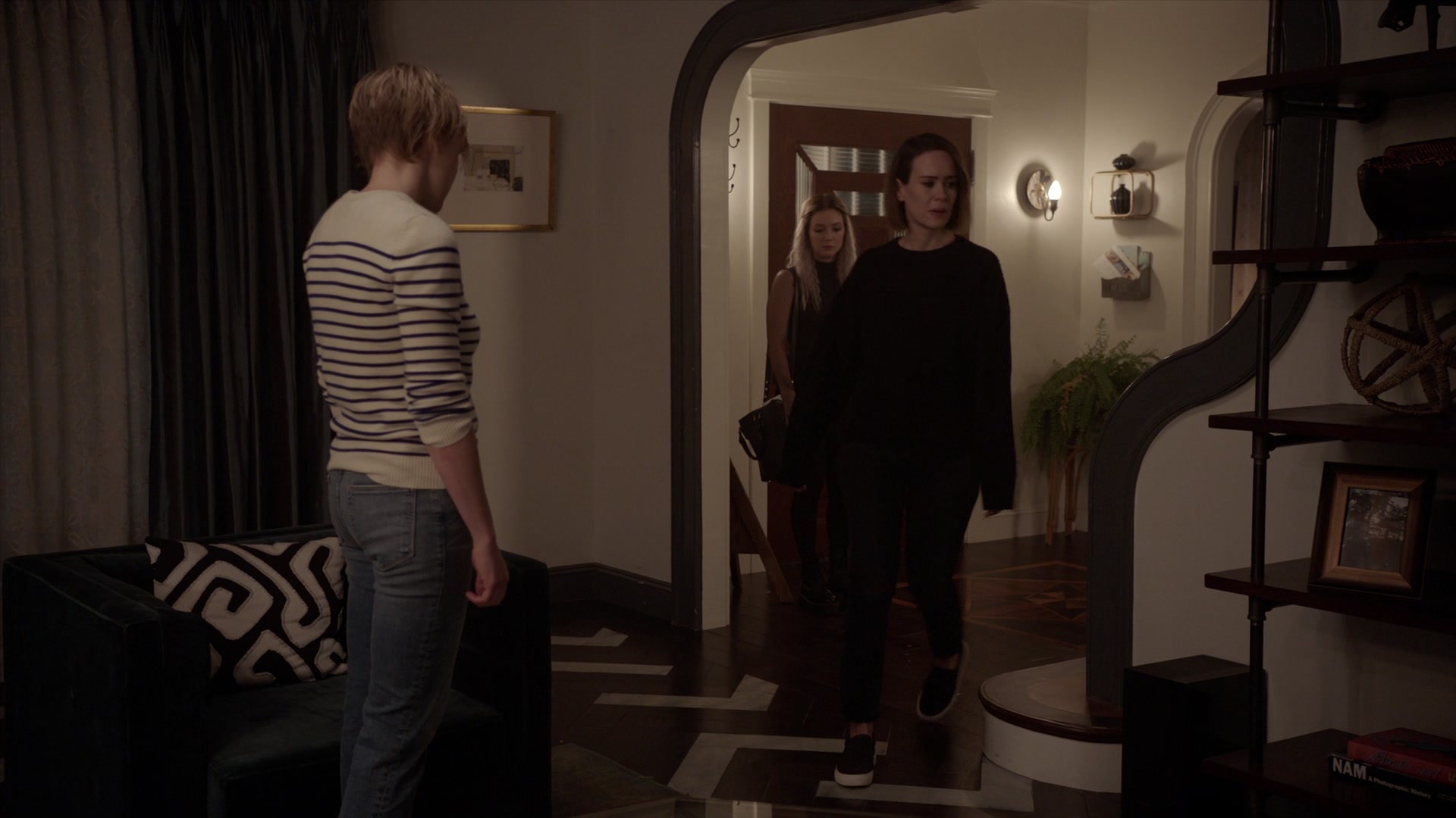 American_Horror_Story_S07_E09_Drink_Kool_Aid_1080p_BluRay_002109.jpg