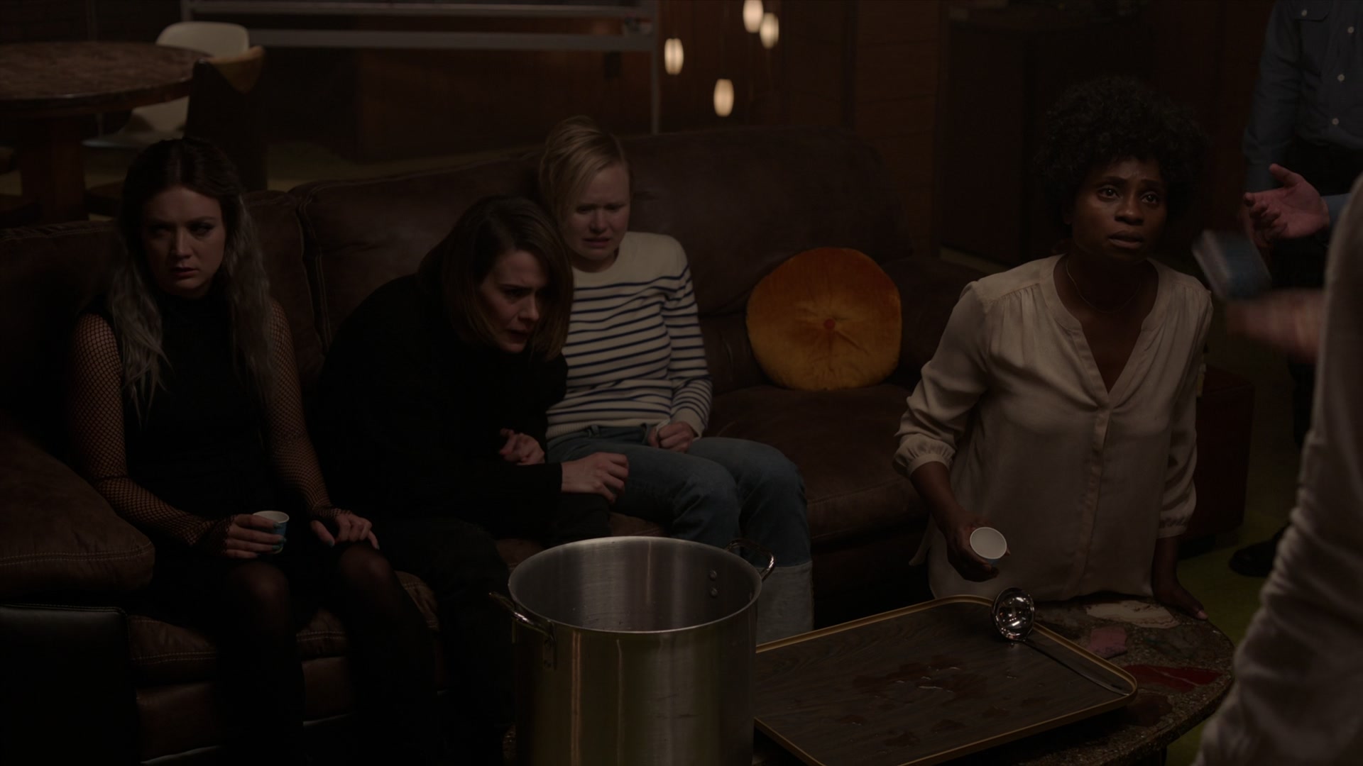 American_Horror_Story_S07_E09_Drink_Kool_Aid_1080p_BluRay_003146.jpg