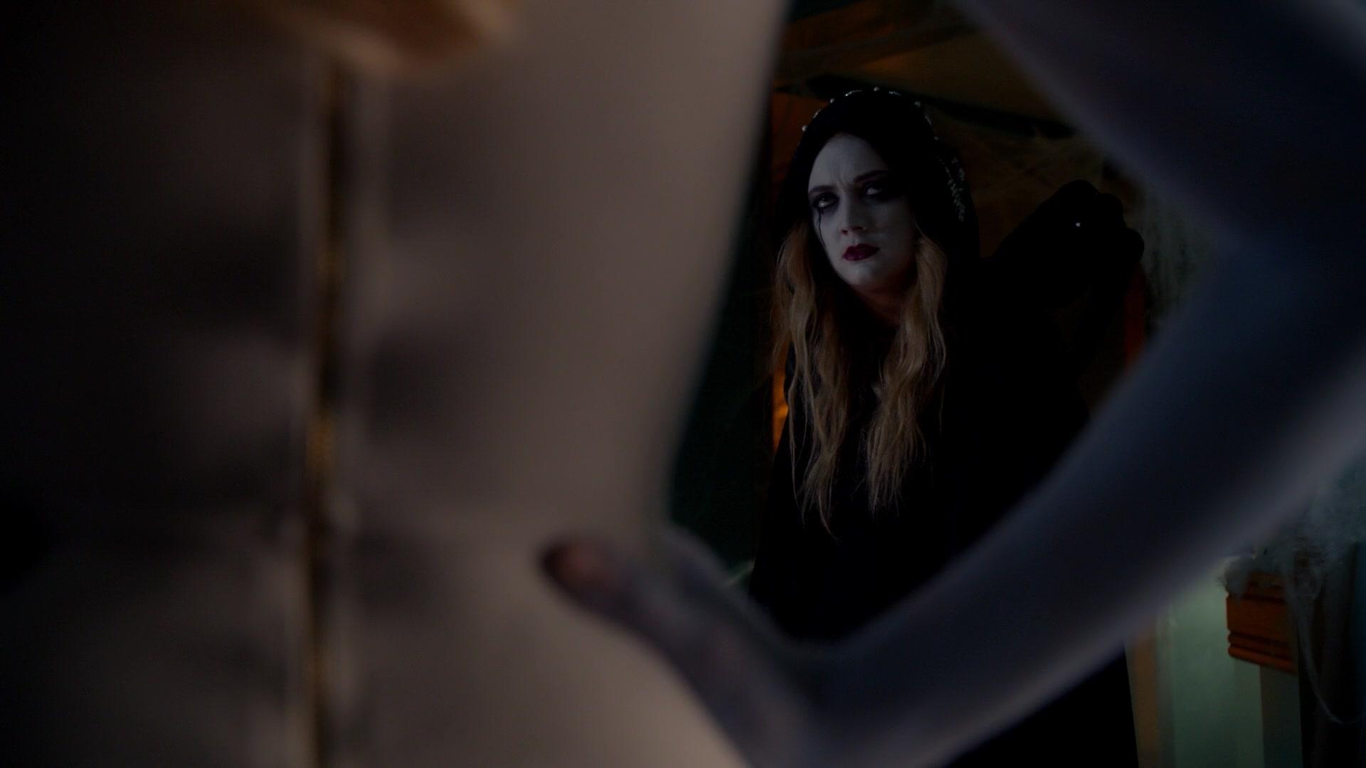 Scream_Queens_2015_S02E05_1080p_000145.jpg