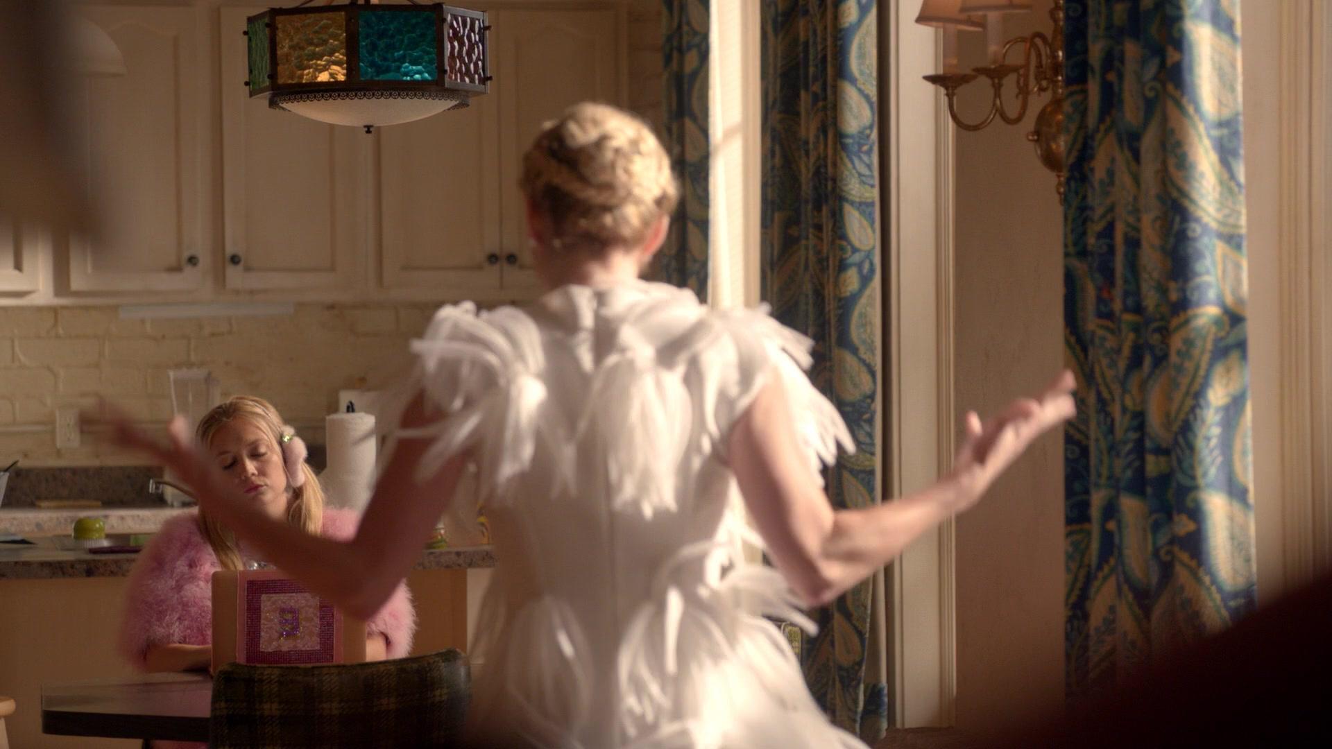 Scream_Queens_2015_S02E05_1080p_002189.jpg