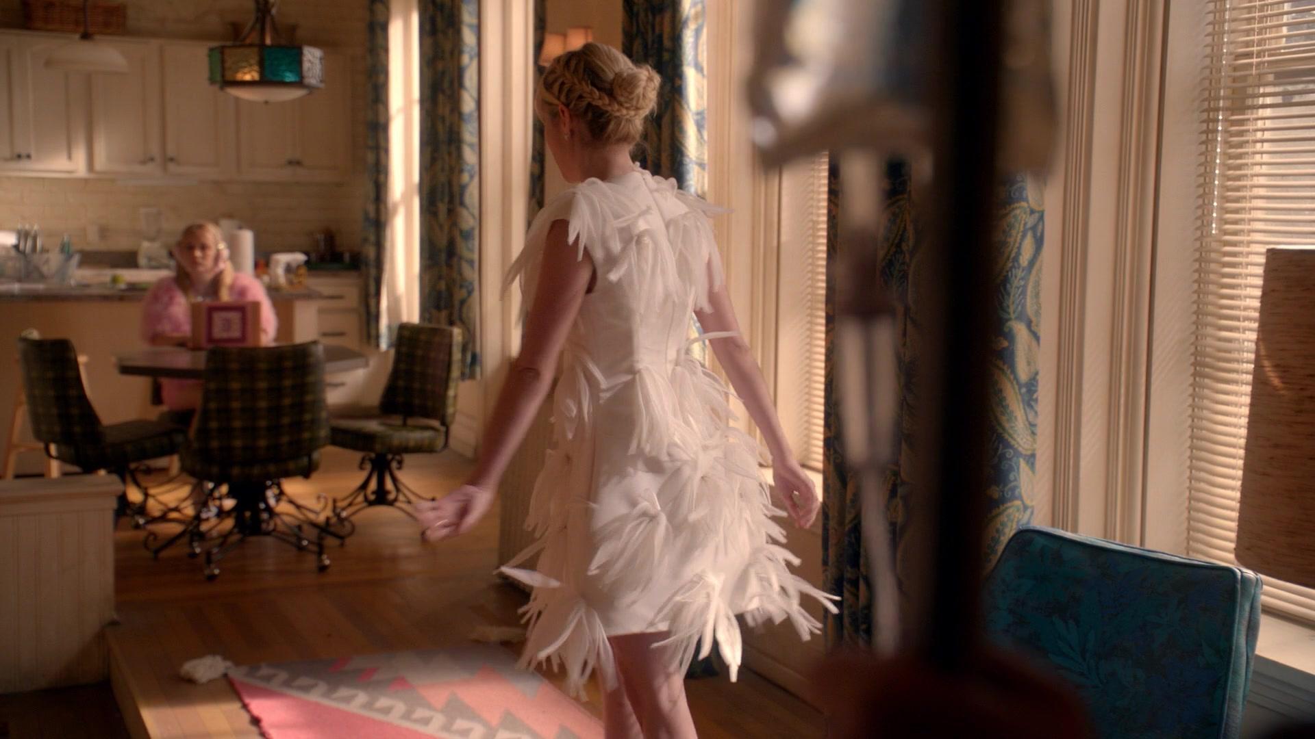 Scream_Queens_2015_S02E05_1080p_002219.jpg