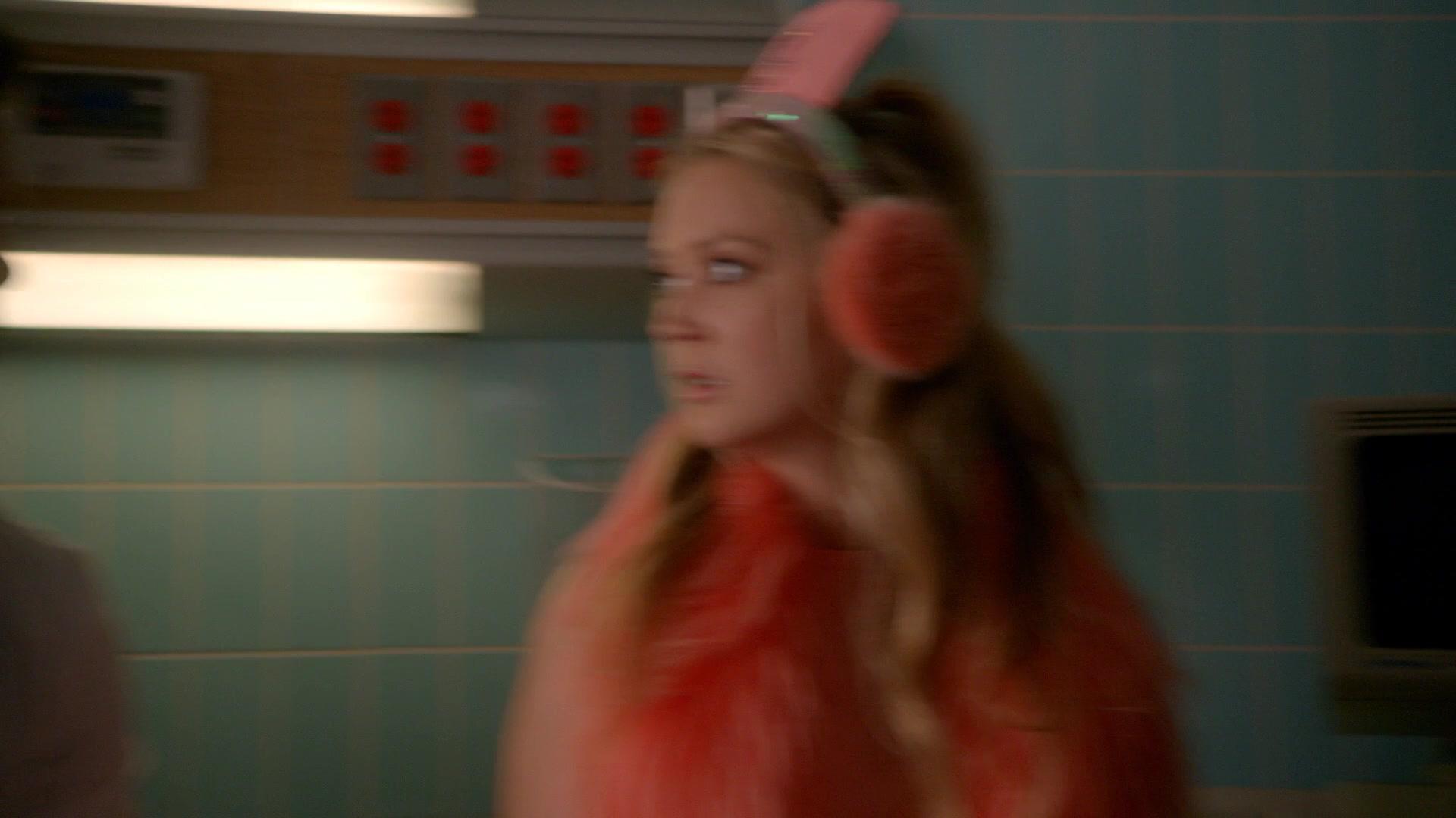 Scream_Queens_2015_S02E05_1080p_002867.jpg