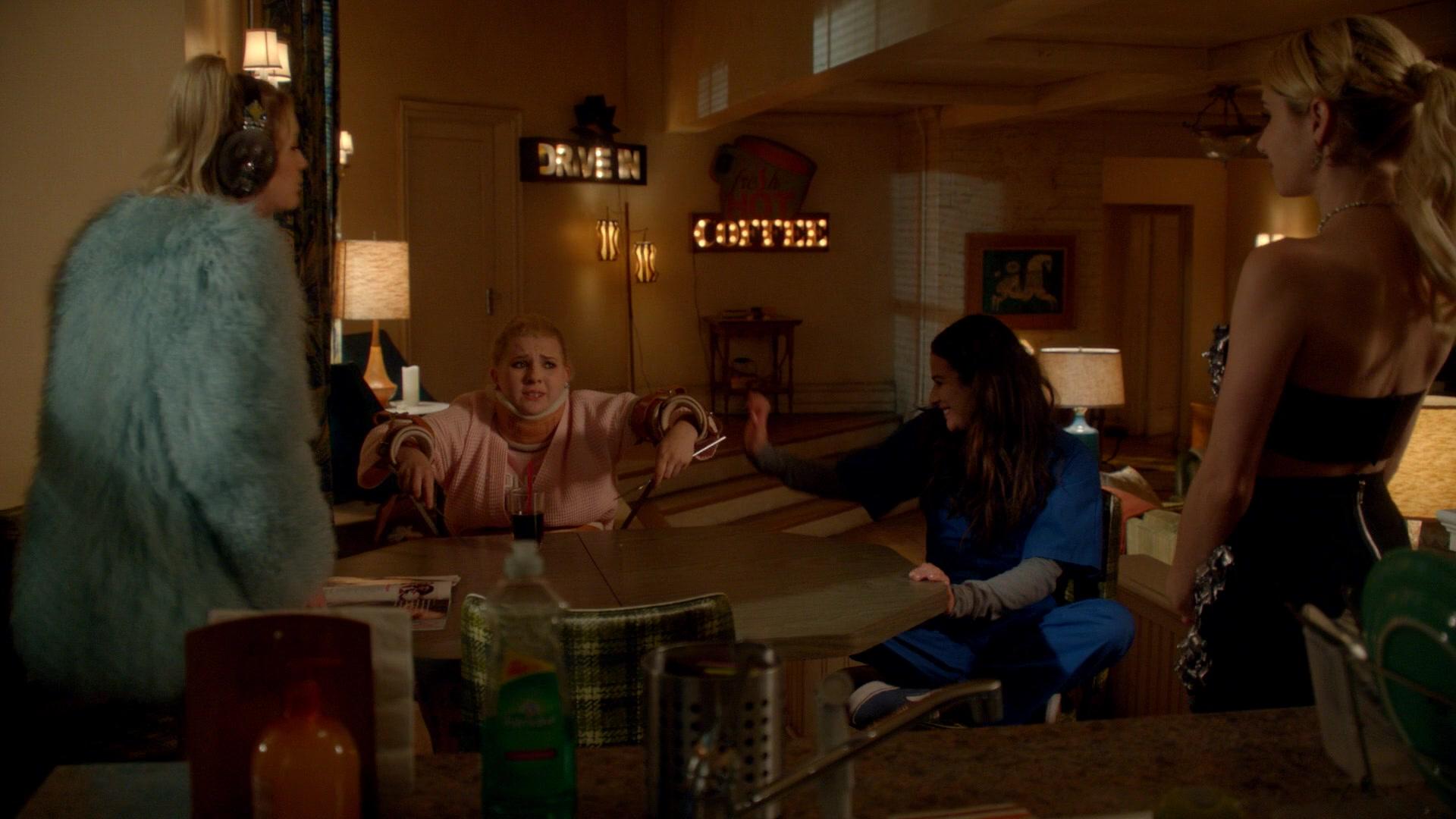 Scream_Queens_2015_S02E05_1080p_003428.jpg