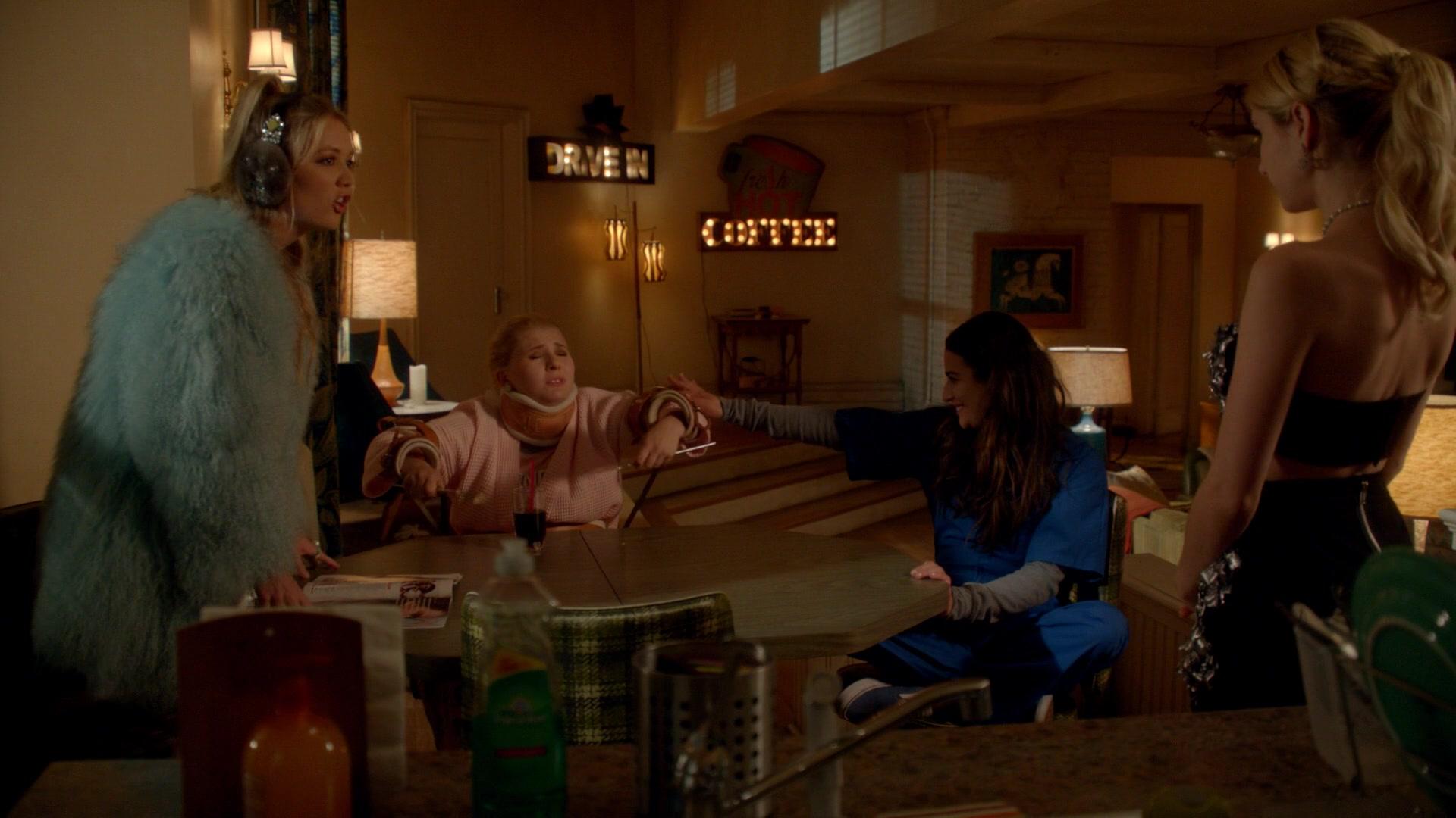 Scream_Queens_2015_S02E05_1080p_003429.jpg