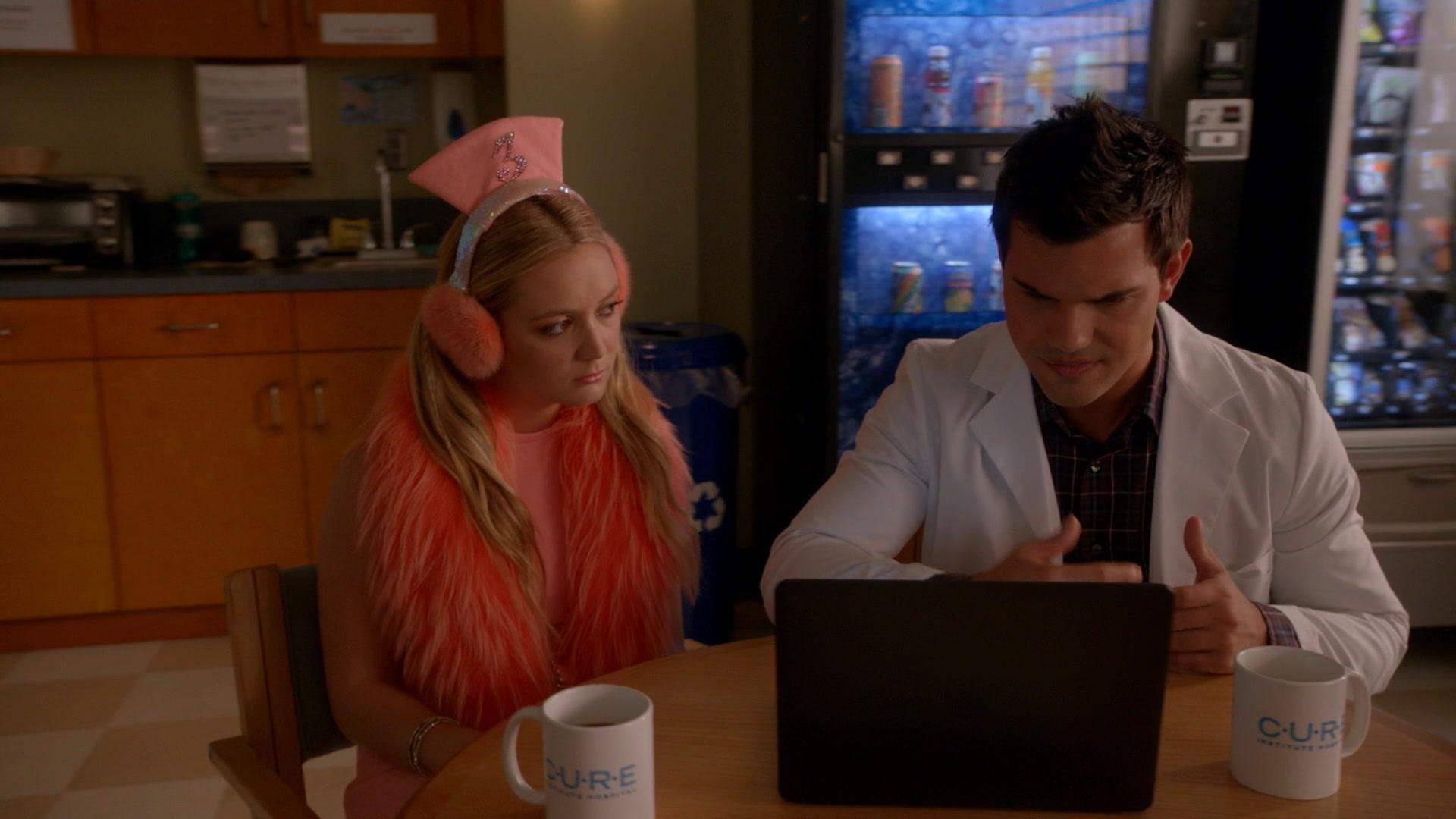 Scream_Queens_2015_S02E05_1080p_003891.jpg