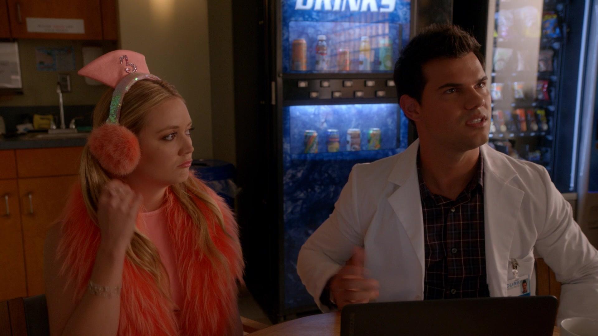 Scream_Queens_2015_S02E05_1080p_003984.jpg
