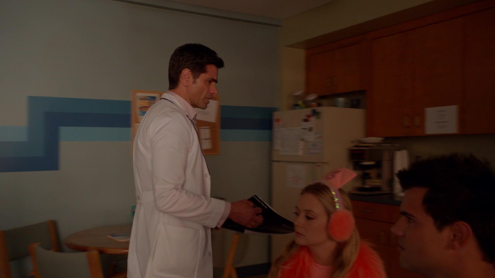 Scream_Queens_2015_S02E05_1080p_004012.jpg