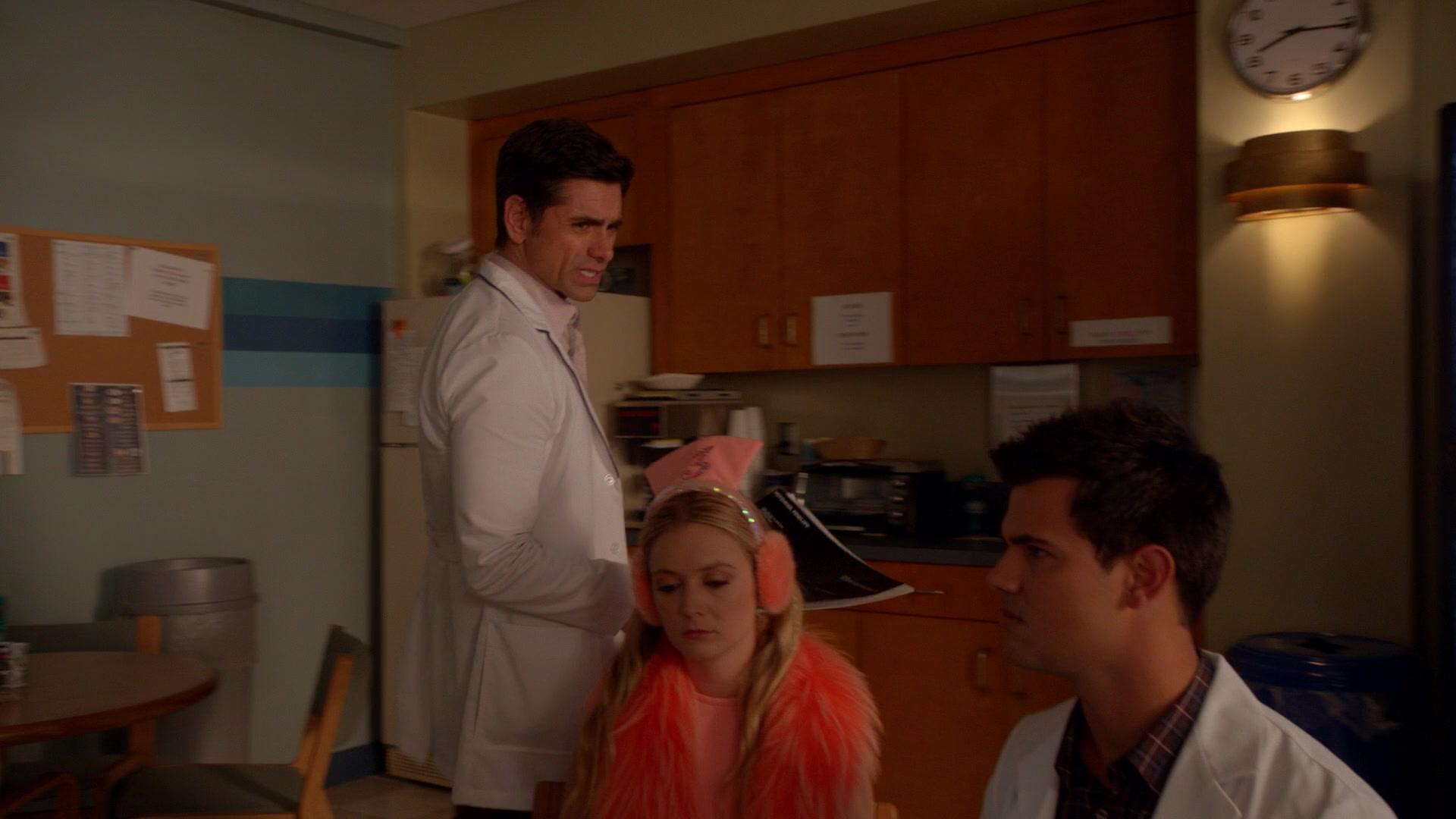 Scream_Queens_2015_S02E05_1080p_004014.jpg