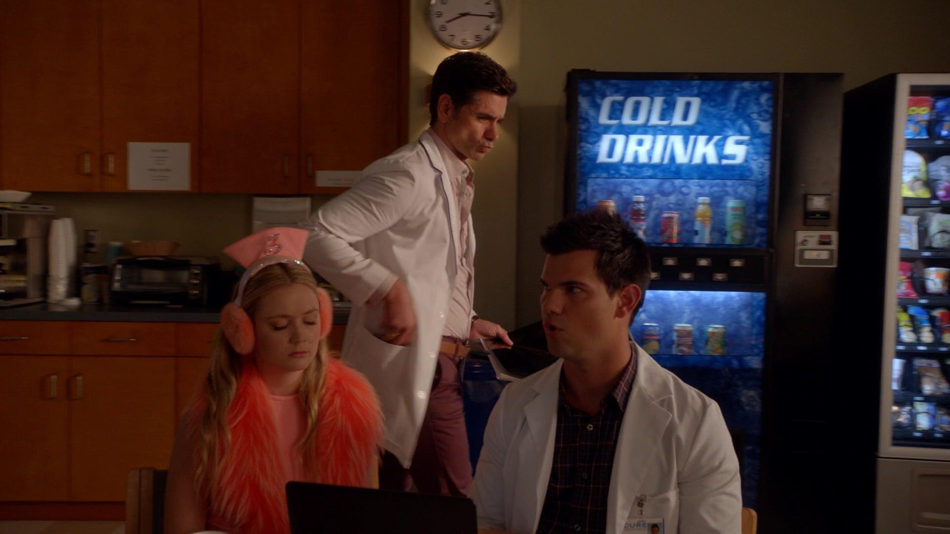 Scream_Queens_2015_S02E05_1080p_004018.jpg