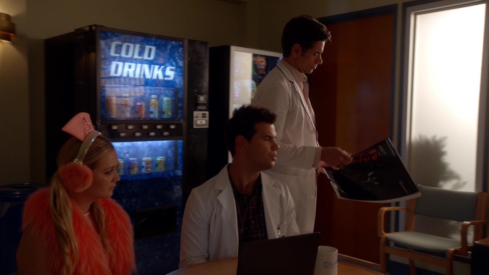 Scream_Queens_2015_S02E05_1080p_004024.jpg