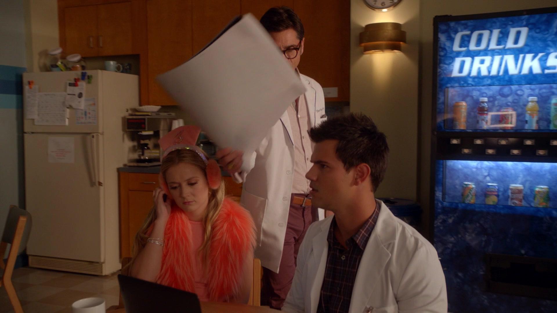 Scream_Queens_2015_S02E05_1080p_004053.jpg